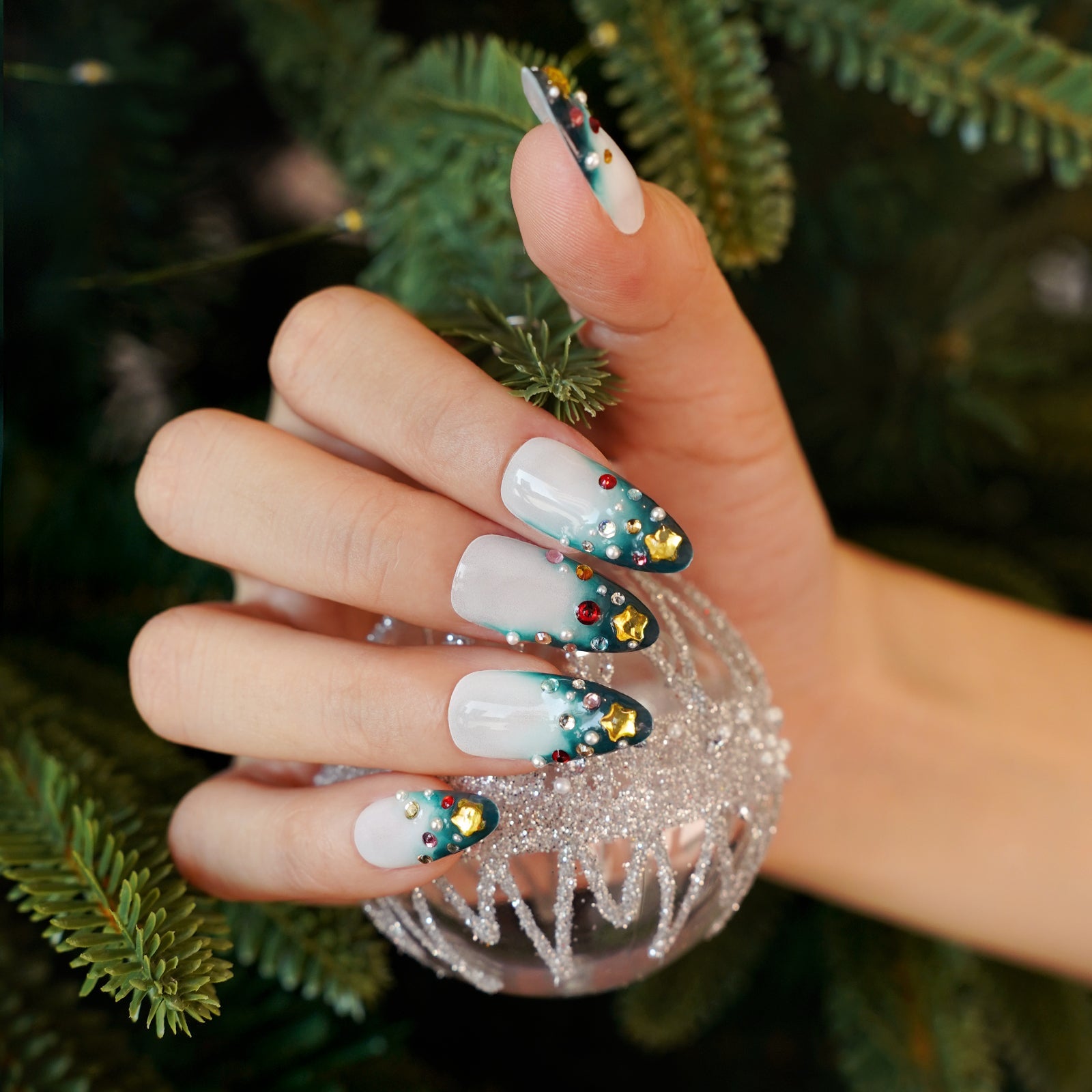 Ongles Siva, Noël givré, ongles à coller glamour pour les fêtes