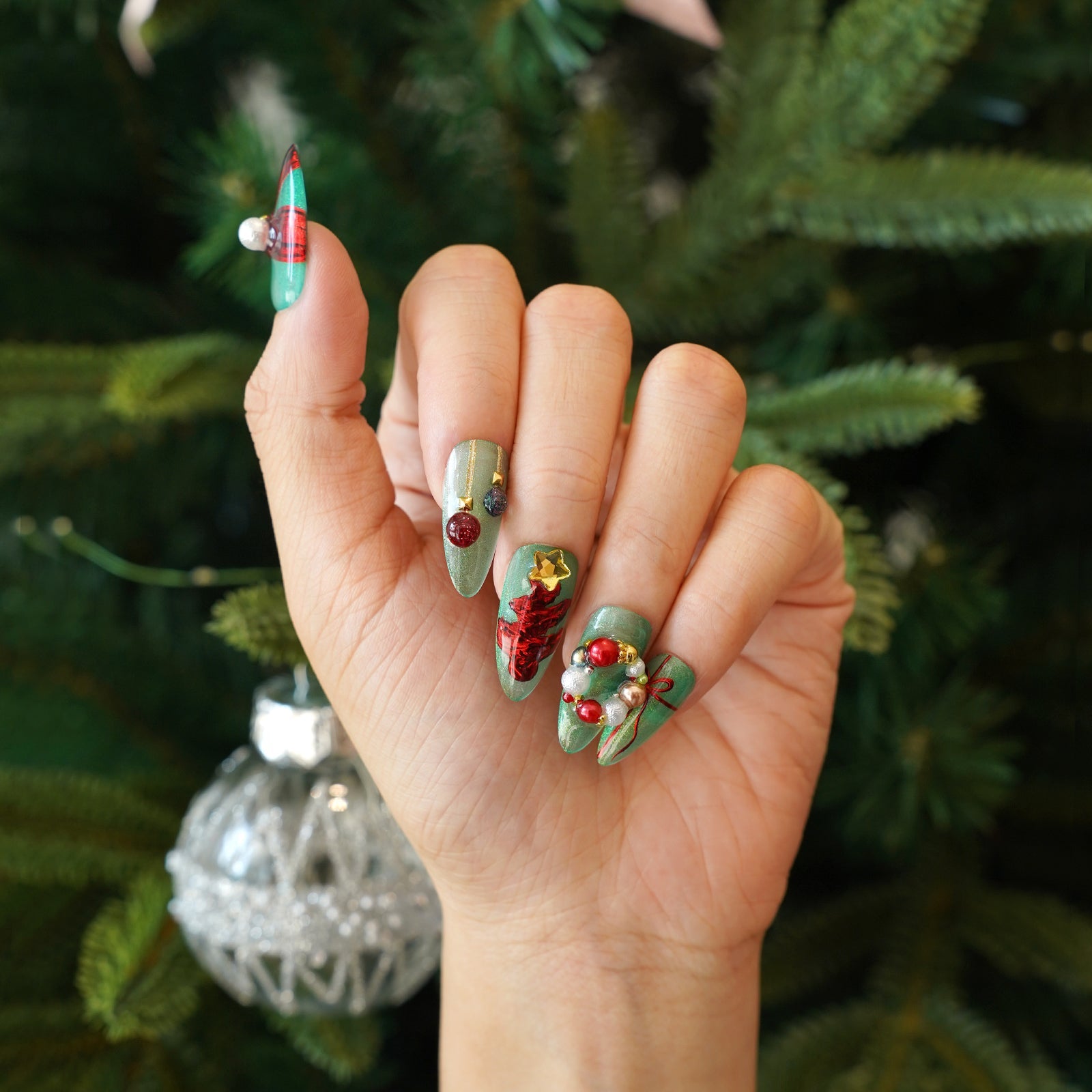 Siva Nail, Enchantement Evergreen, Pays des Merveilles de Noël, Ongles à coller faits main