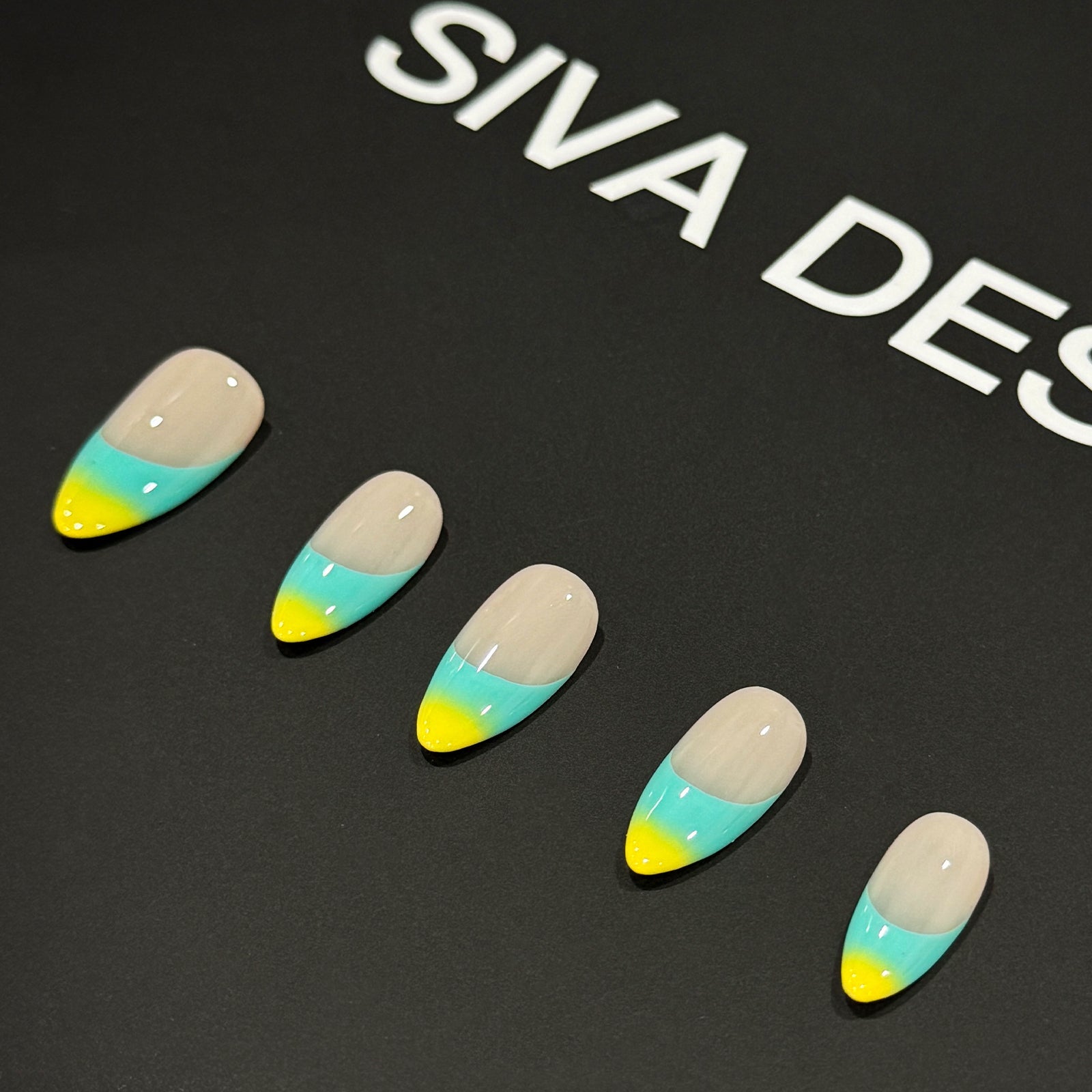 Siva Nail, Tropical Ripple, Vibrant Summer, Ongles à coller faits main