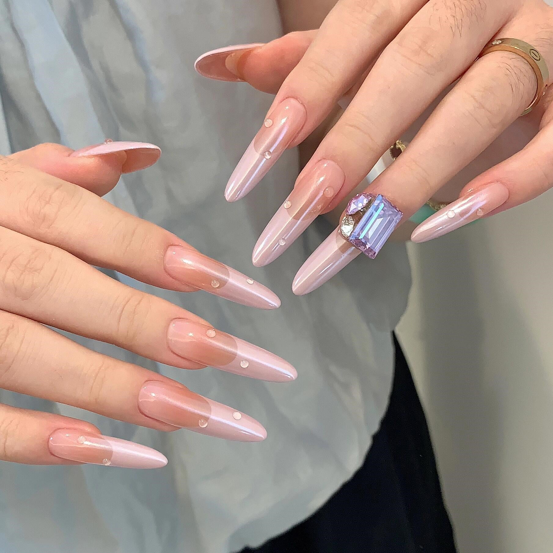 Siva Nail, Nude brillant, élégant et transparent, ongles pressés faits main