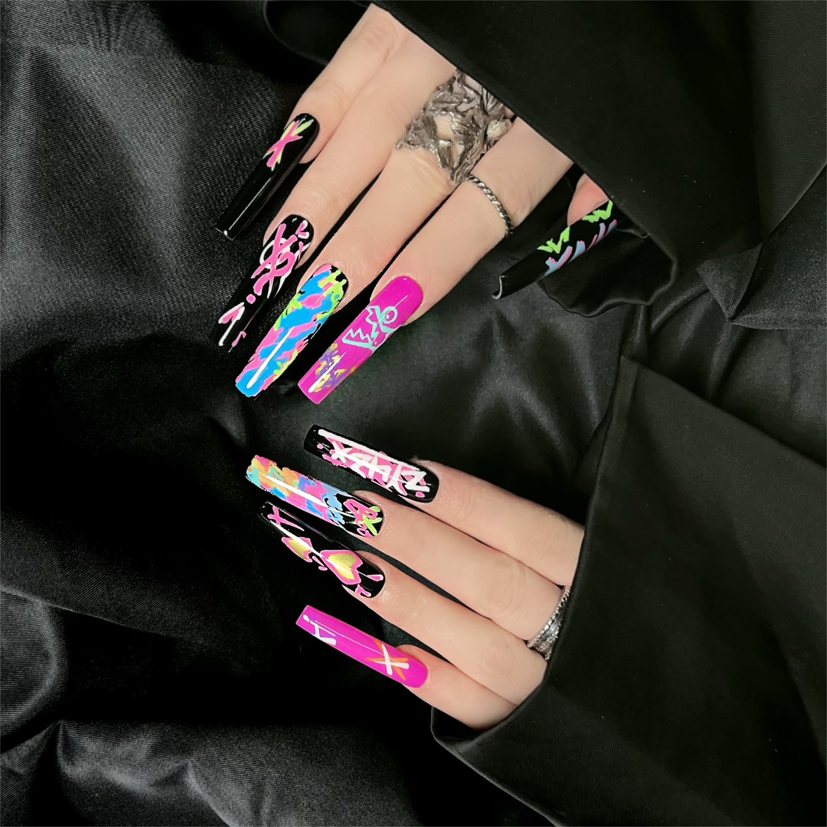 Siva Nail, Neon Groove, Style Graffiti, Ongles à coller faits main