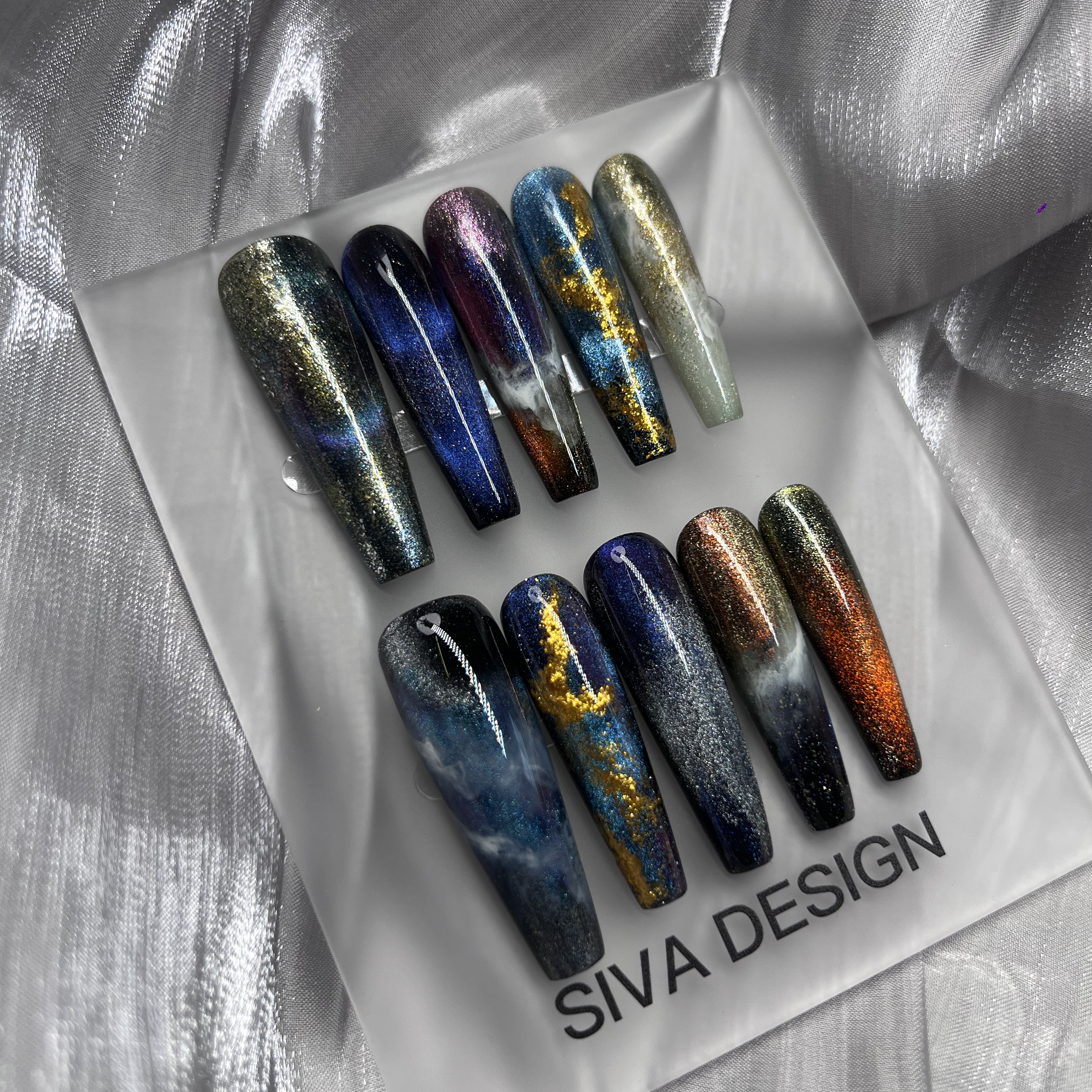 Siva Nail, Nebula Glow, faux ongles pailletés faits main