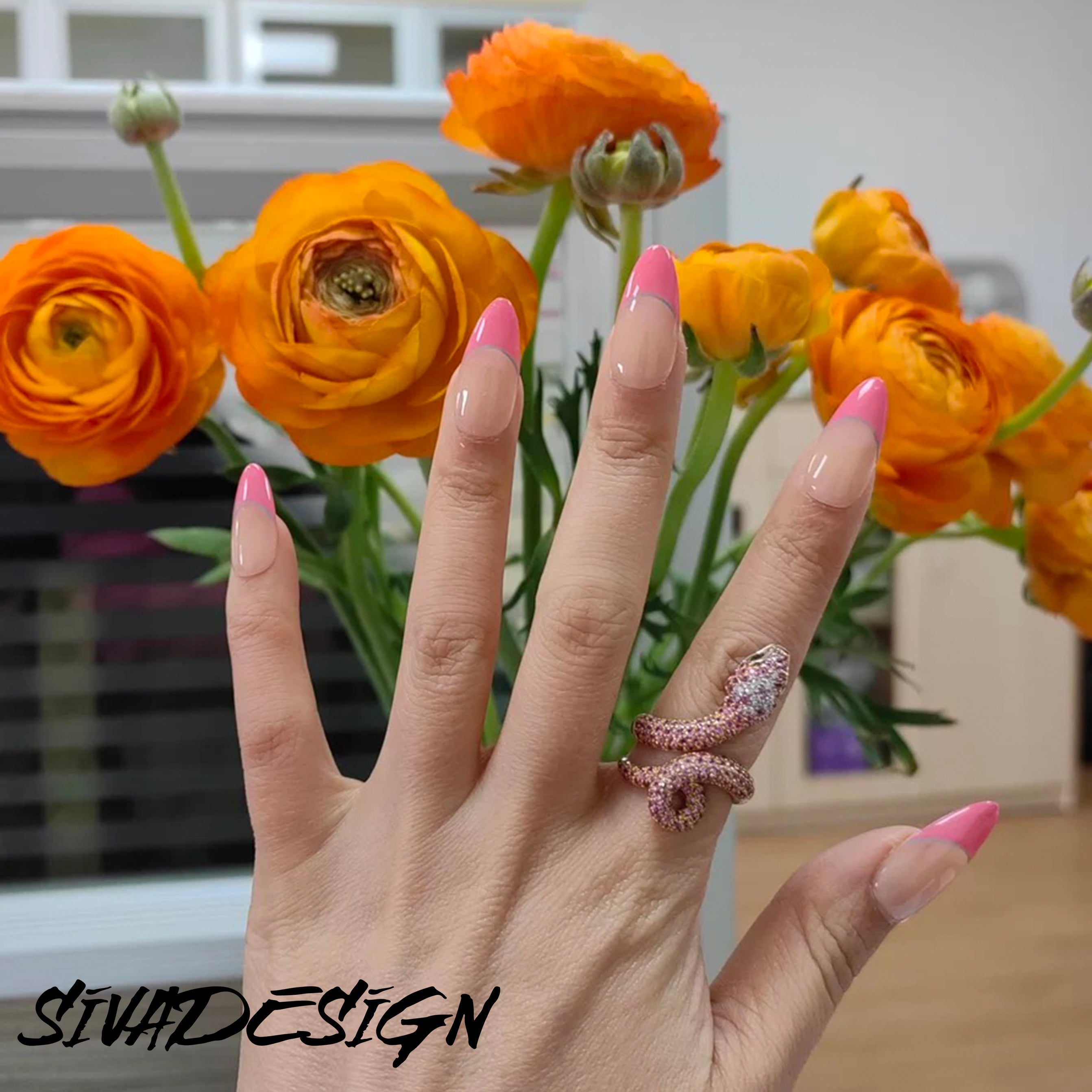 Siva Nail, Coral Caress, faux ongles faits main à la française