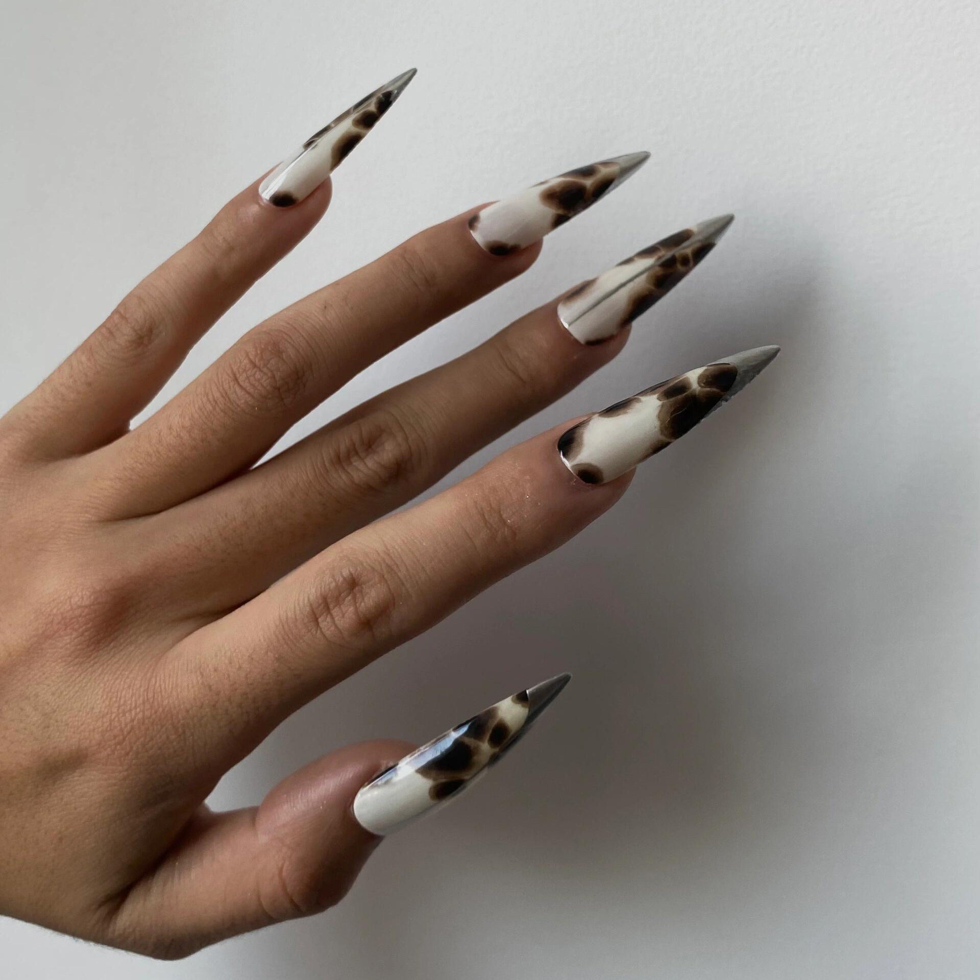 Siva Nail, écaille de tortue chic, déclaration de luxe, ongles à coller faits à la main