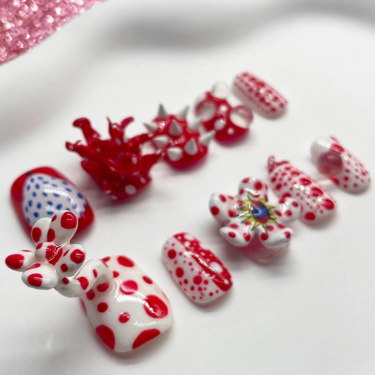 Siva Nail, Dotty Wonderland, ongles à coller faits main, ludiques et vibrants