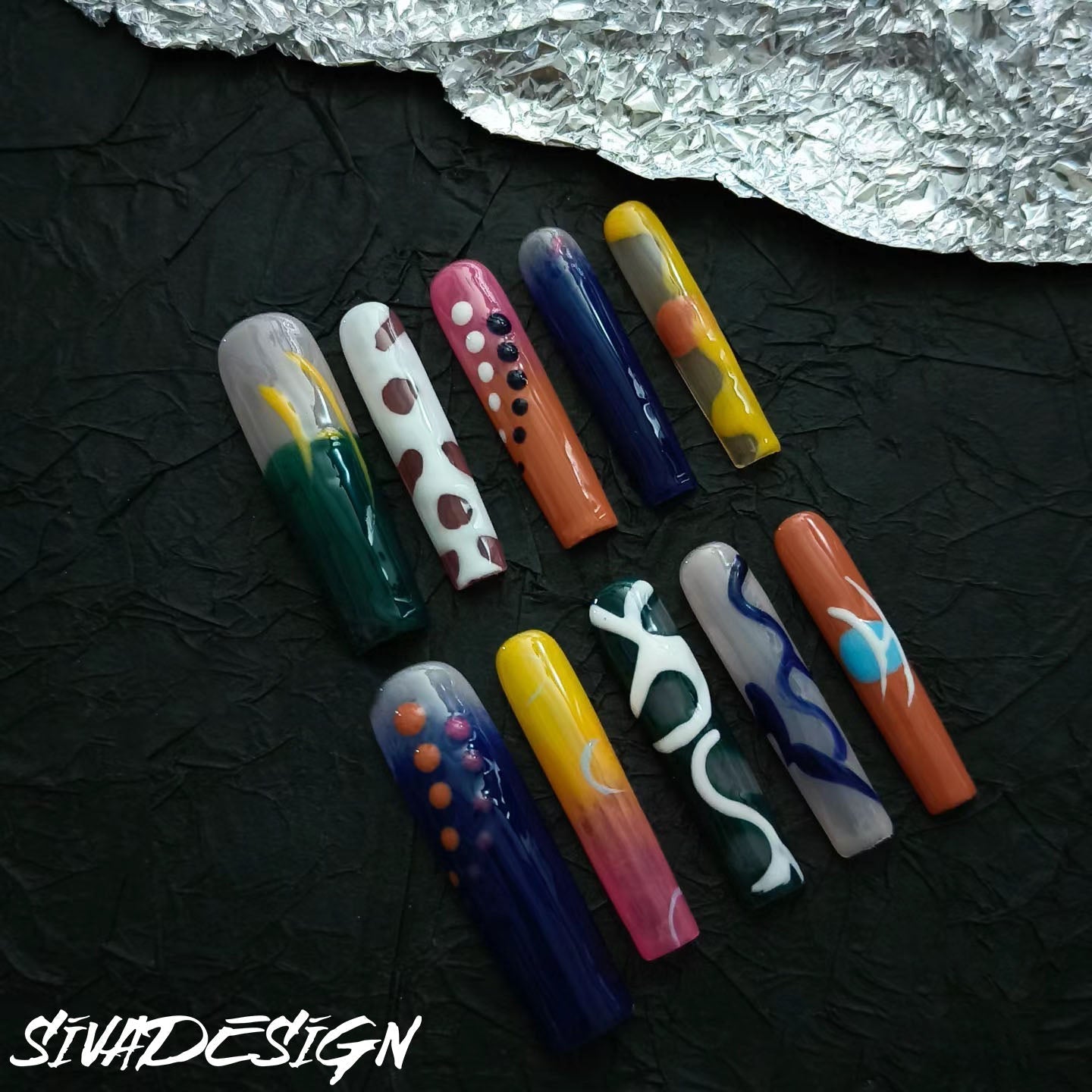 Siva Nail, fantaisie utopique, expression artistique, ongles pressés faits main