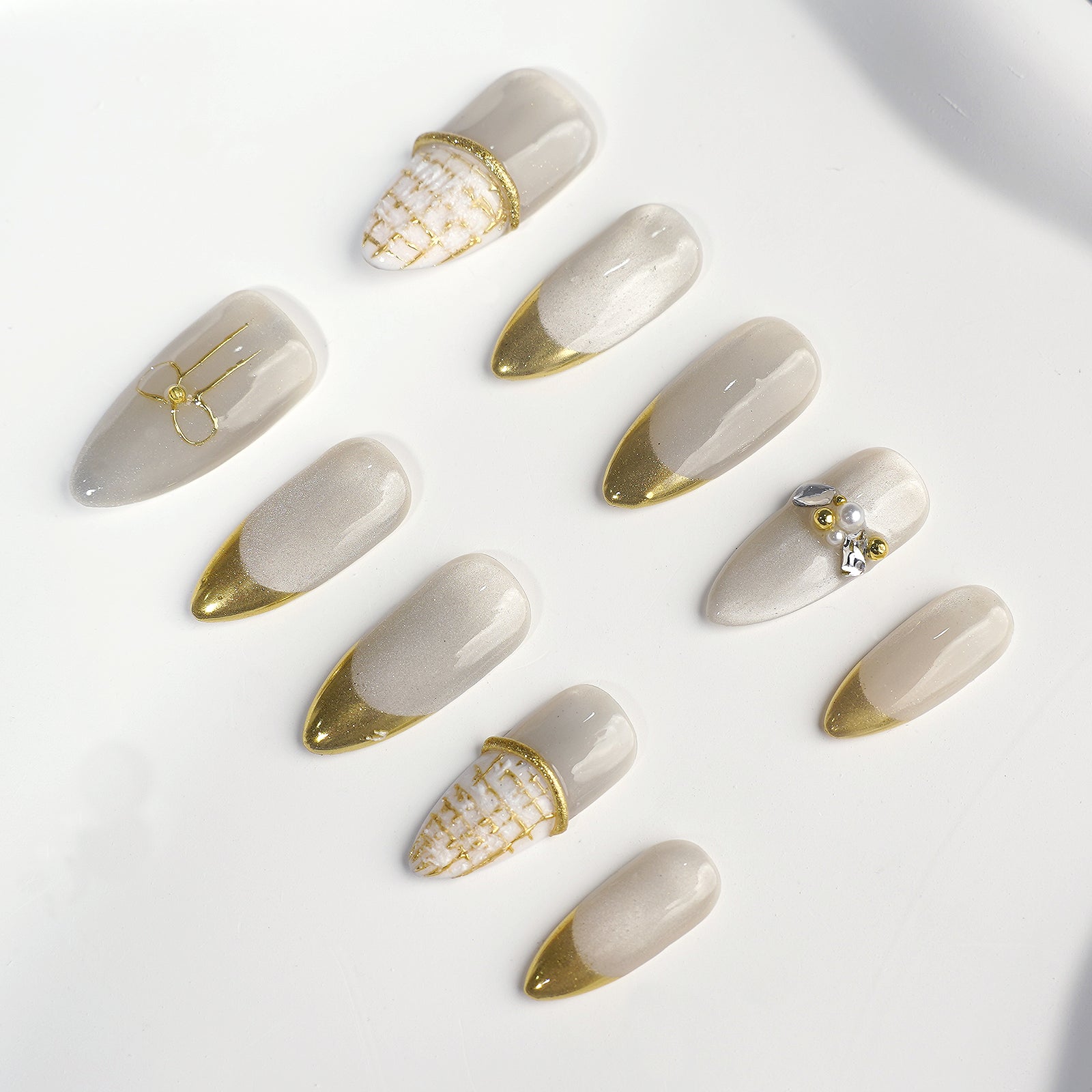 Siva Nail, Creamy Chateau, élégant accent de perles françaises, ongles pressés faits à la main