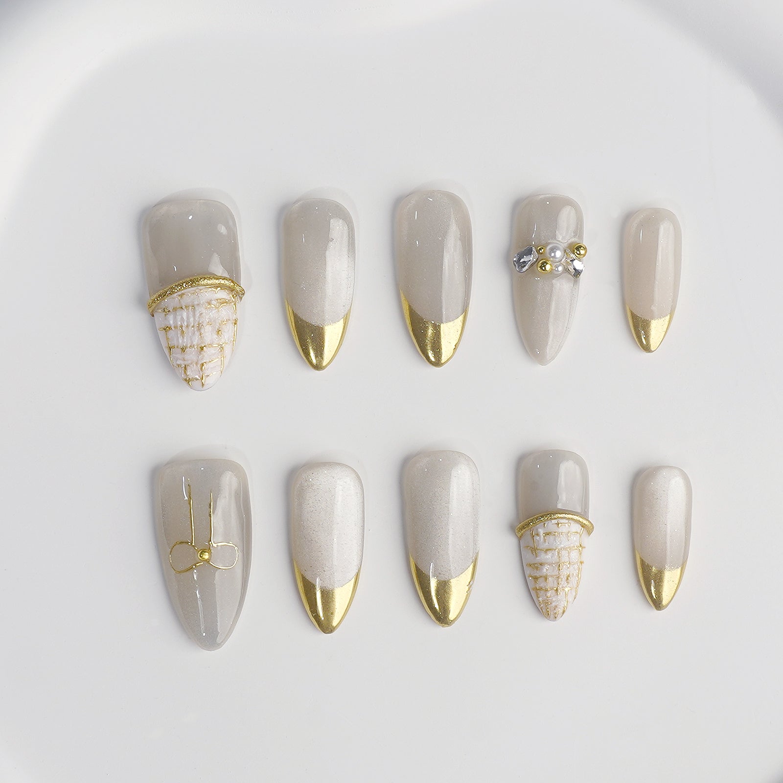 Siva Nail, Creamy Chateau, élégant accent de perles françaises, ongles pressés faits à la main