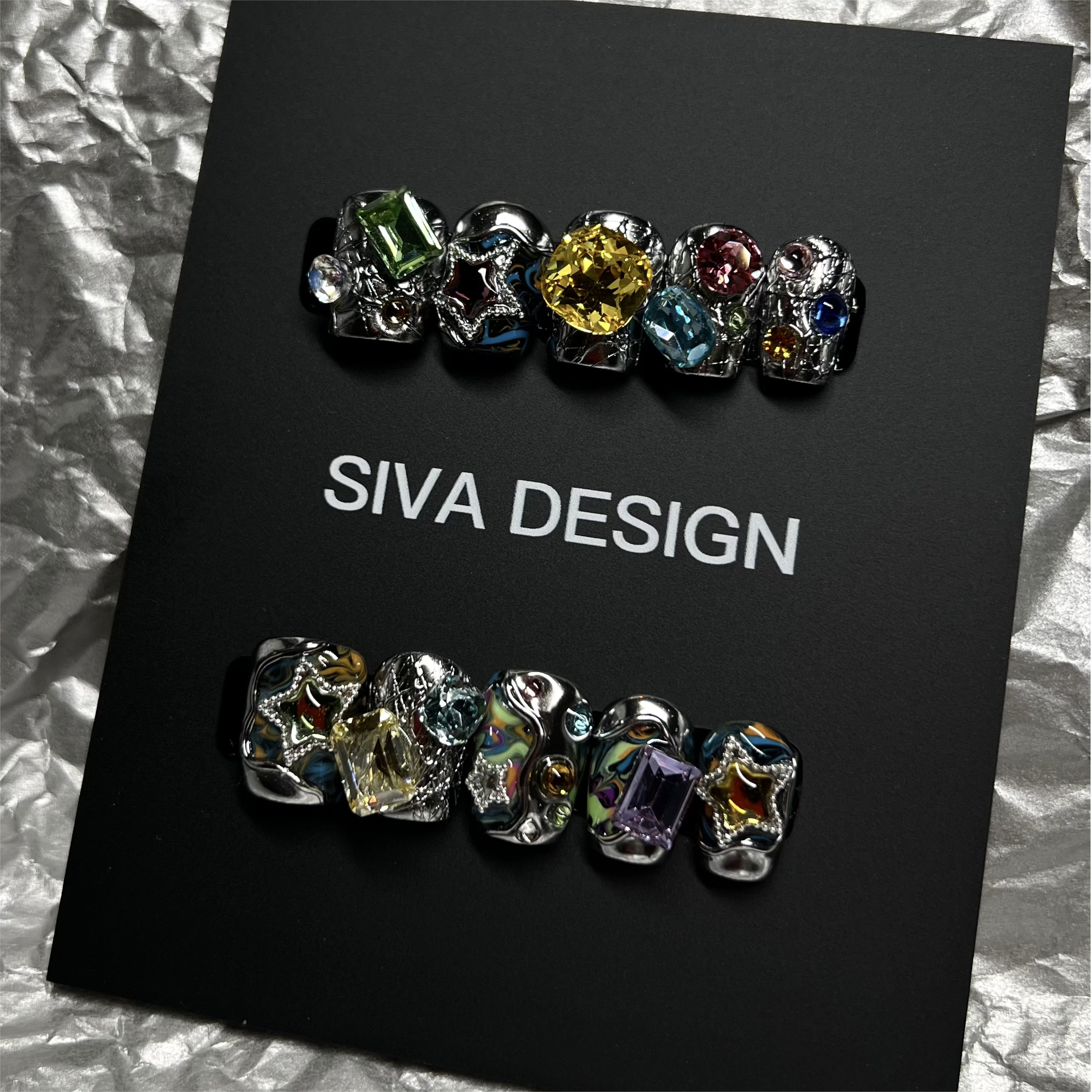 Siva Nail, Opulent Prism, Ongles à coller faits main en chrome