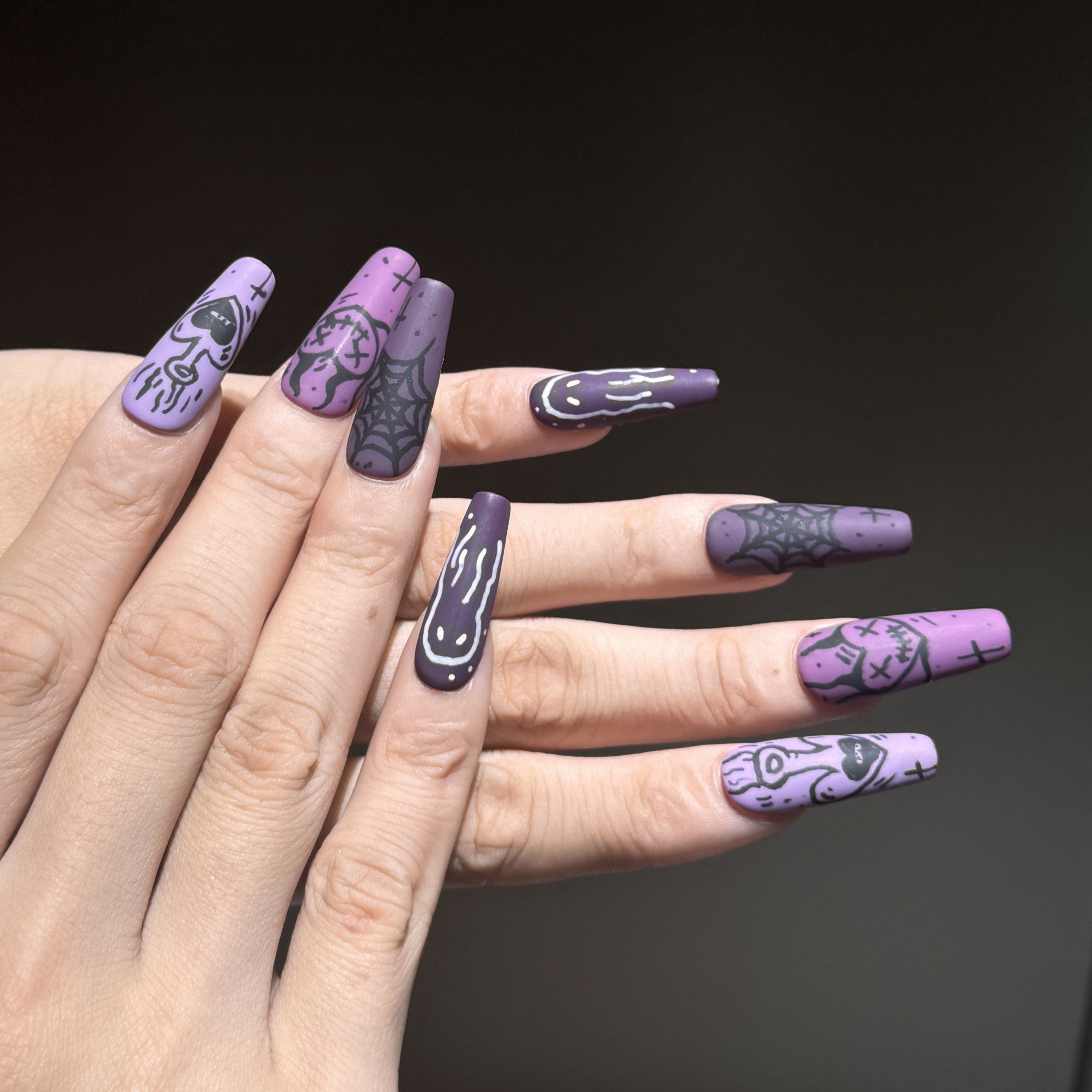 Siva Nail, Glyphes effrayants, ambiance Halloween, faux ongles faits main