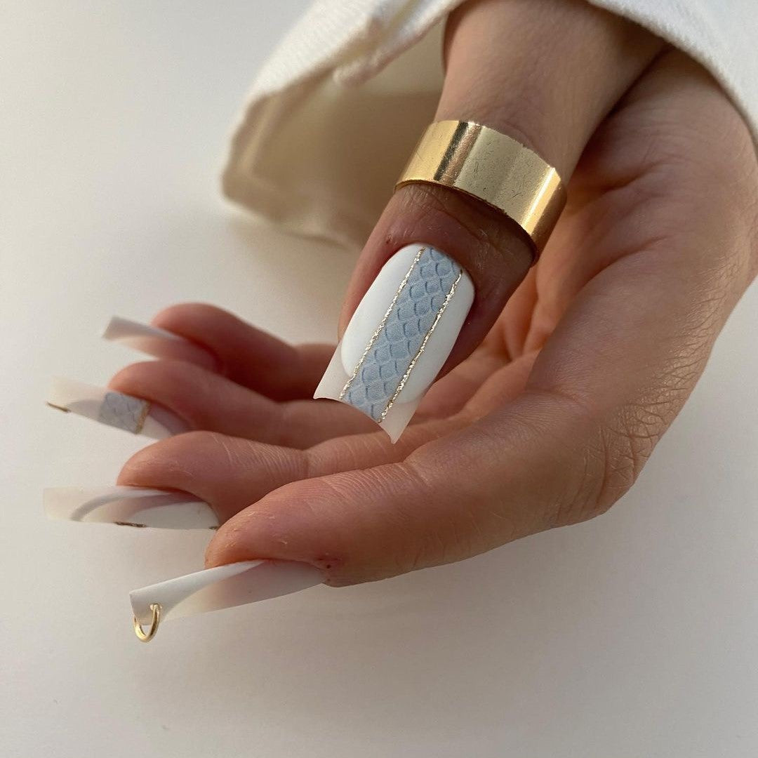 Siva Nail, Pureté, Élégante pointe française blanche, Ongles pressés faits main