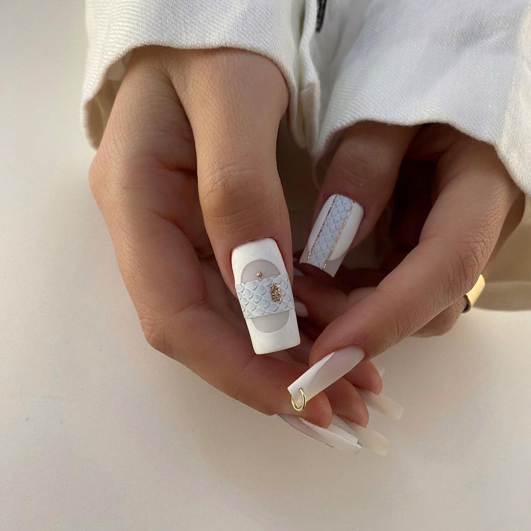 Siva Nail, Pureté, Élégante pointe française blanche, Ongles pressés faits main