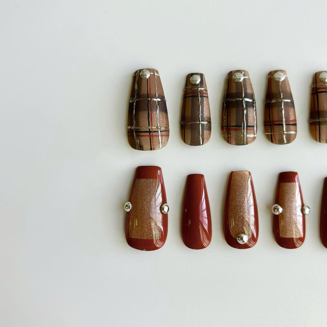 Siva Nail, Mocha Chic, Plaid douillet, Ongles à coller faits main