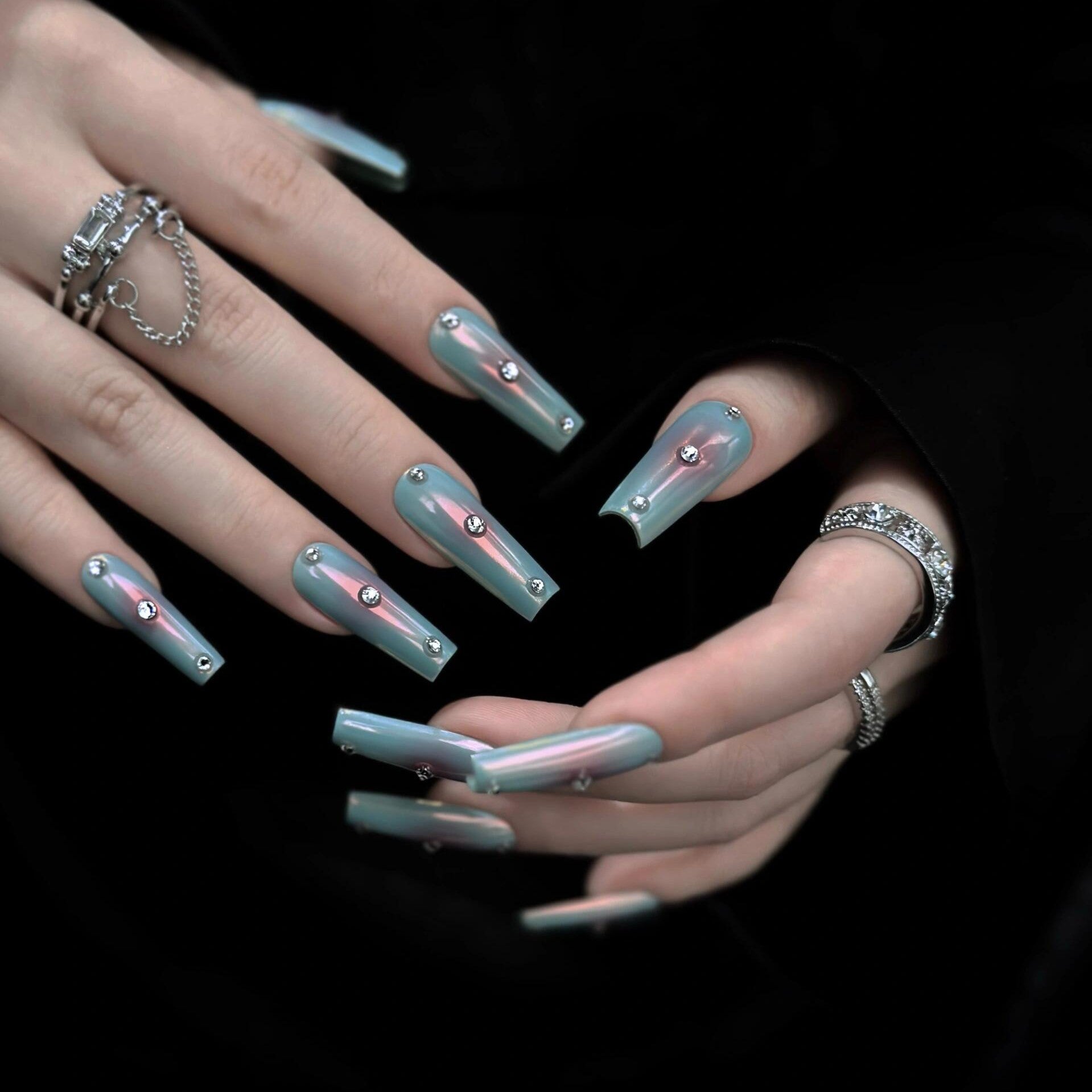 Siva Nail, Cyan Mist, Élégance rêveuse, Ongles pressés faits main