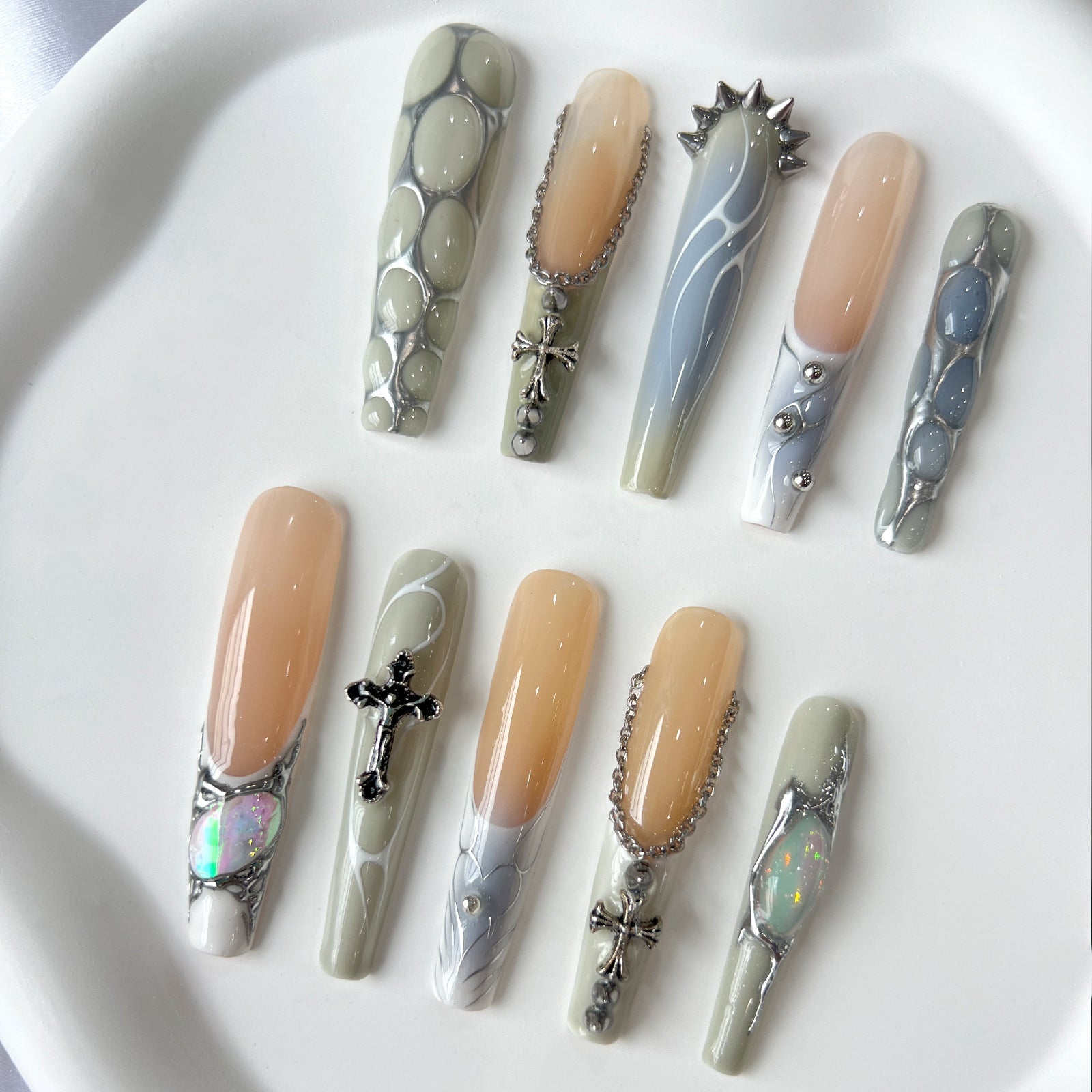 Siva Nail, Croix mystique, Chic gothique, Ongles à coller faits main