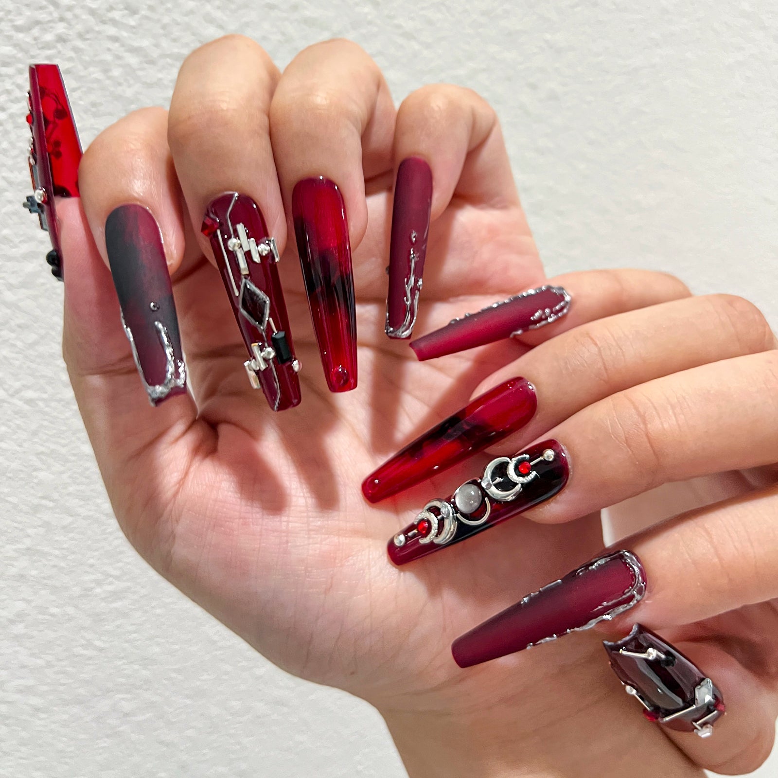 Siva Nail, Red Regalia, Regal Enchantment, Ongles à coller faits main