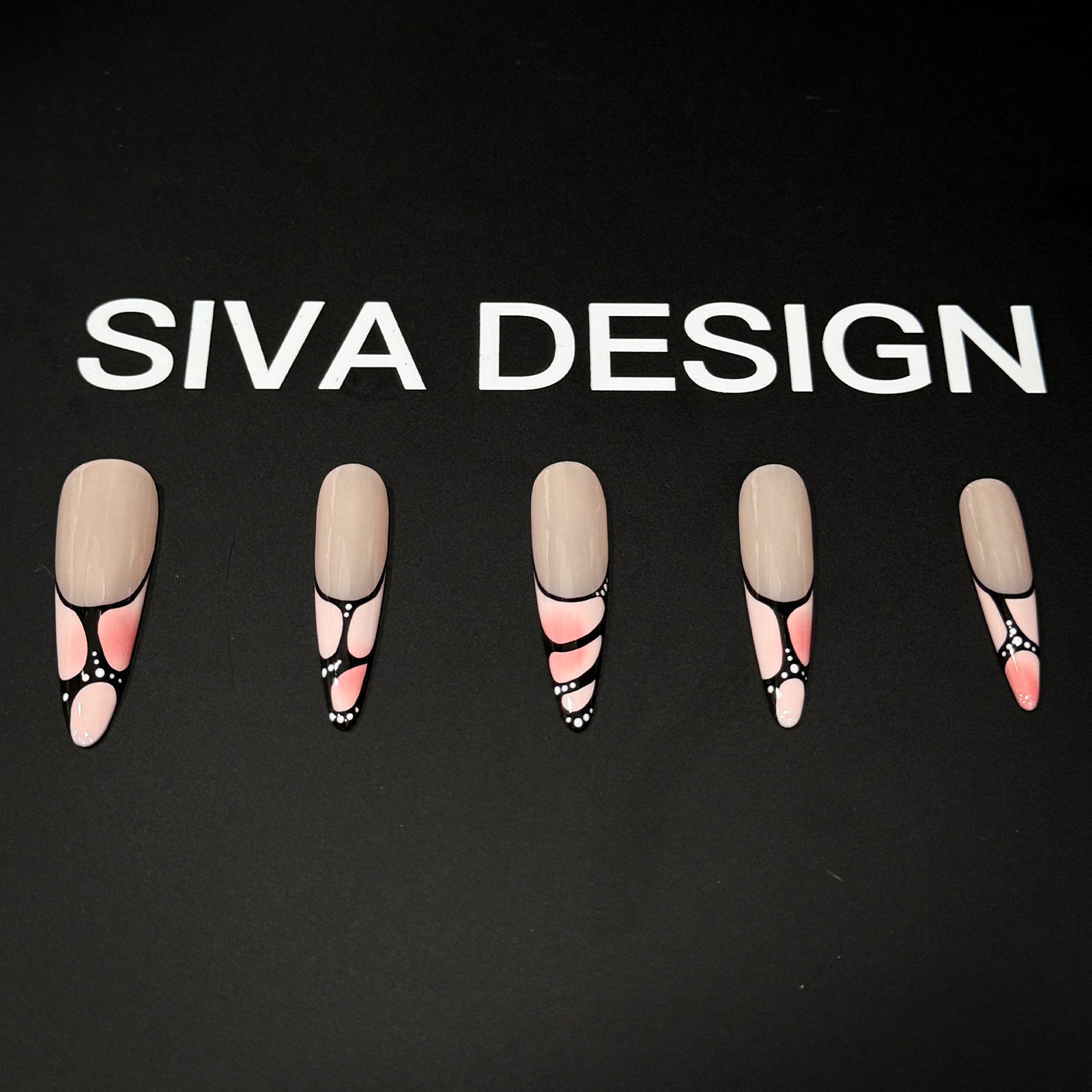 Siva Nail, Dreamweave, Stiletto géométrique chic, ongles pressés faits main