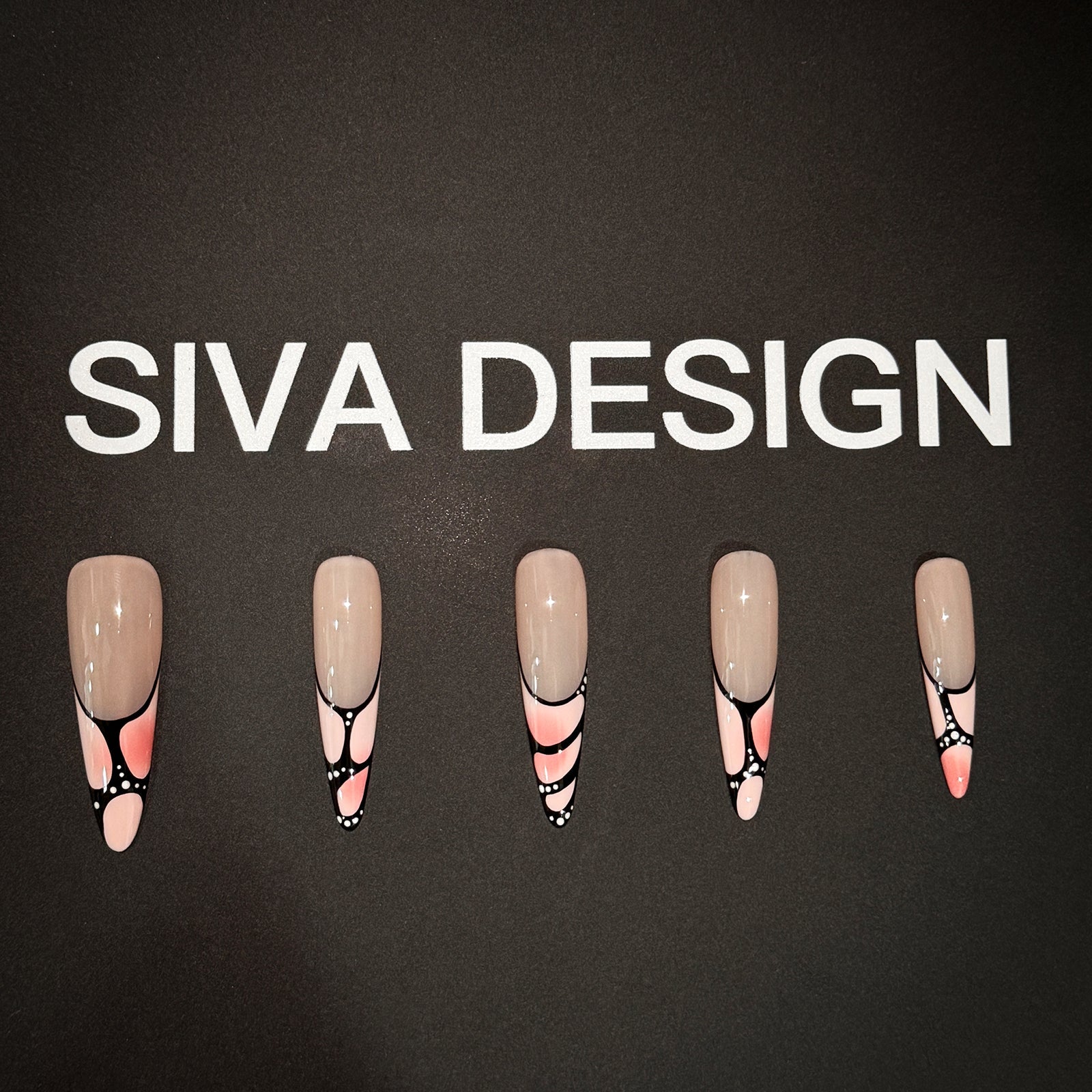 Siva Nail, Dreamweave, Stiletto géométrique chic, ongles pressés faits main