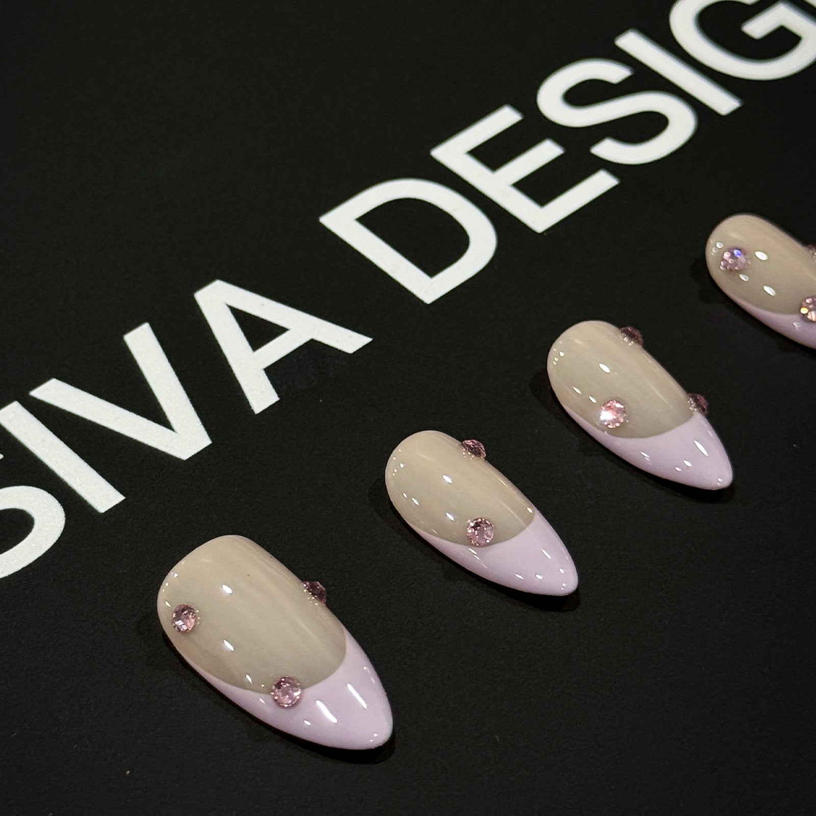 Siva Nail, Crystal Sands, ongles français classiques simples et roses, à coller à la main