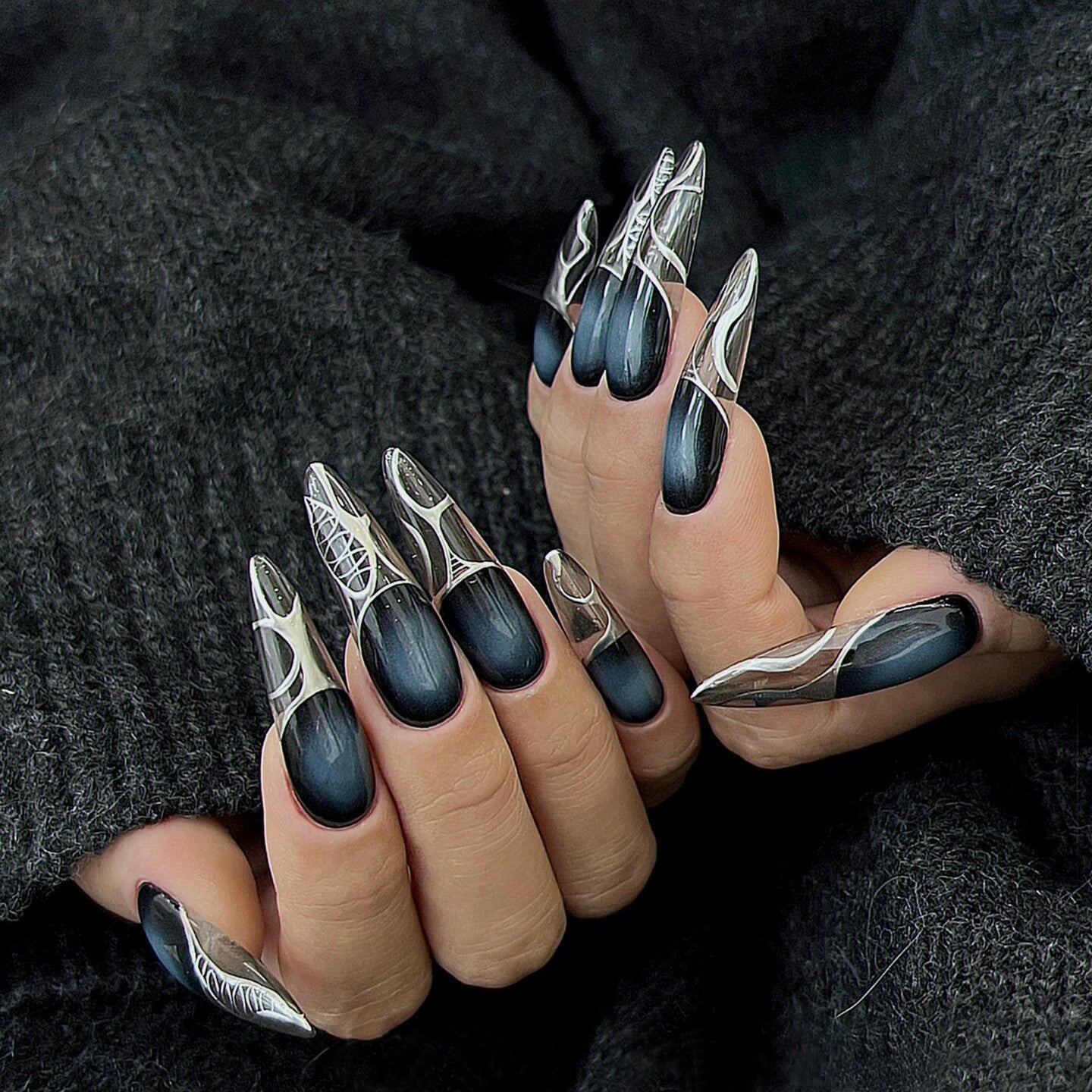 Siva Nail, Midnight Silver, faux ongles faits main de style futuriste