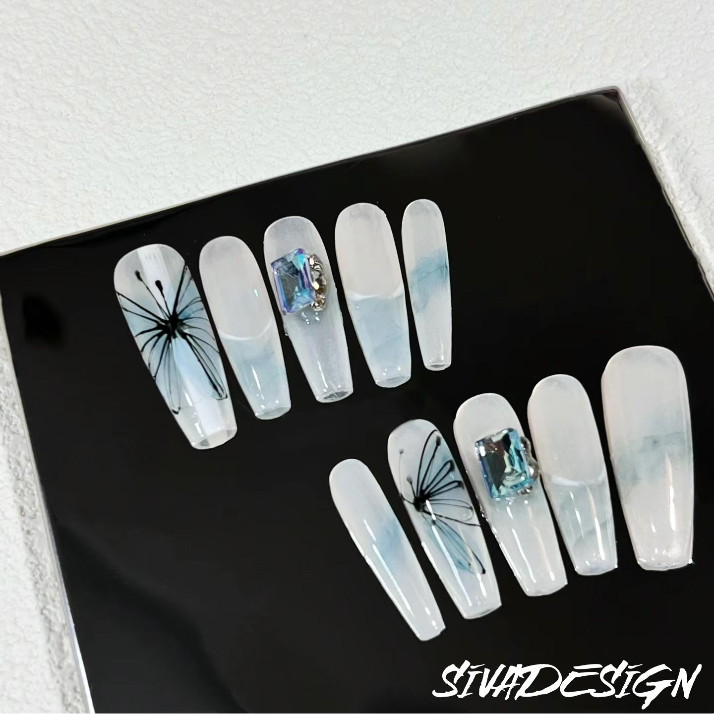 Siva Nail, Valley Butterfly (Bleu), Élégance éthérée, Ongles à coller faits main