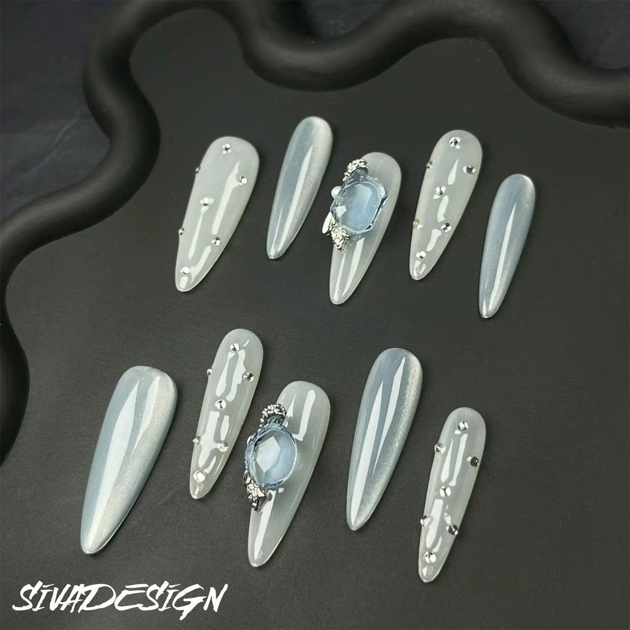 Siva Nail, Chilled Charms, ongles à coller faits main de style Icy Elegance