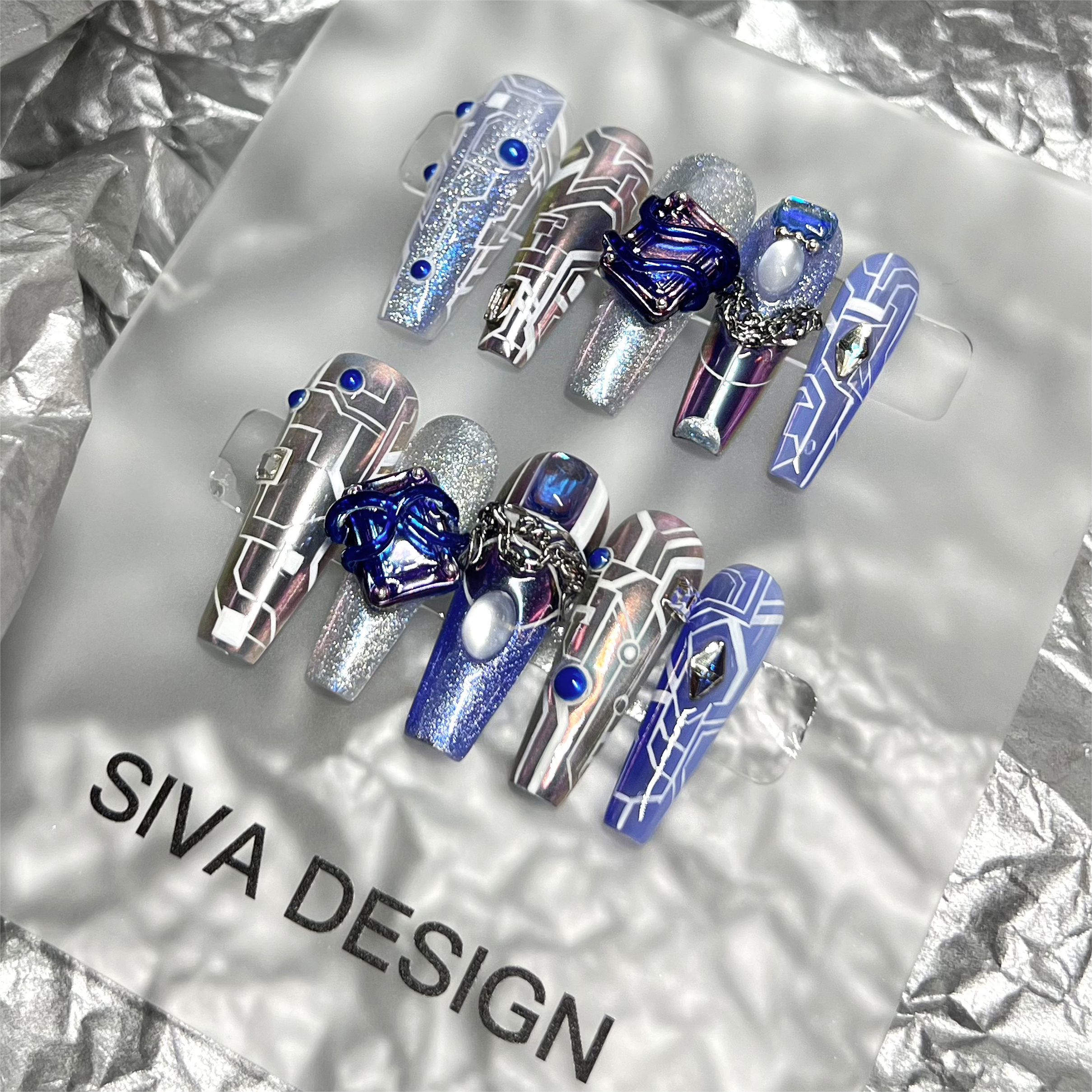 Siva Nail, Cyber ​​Balance, ongles à coller faits main de style futuriste