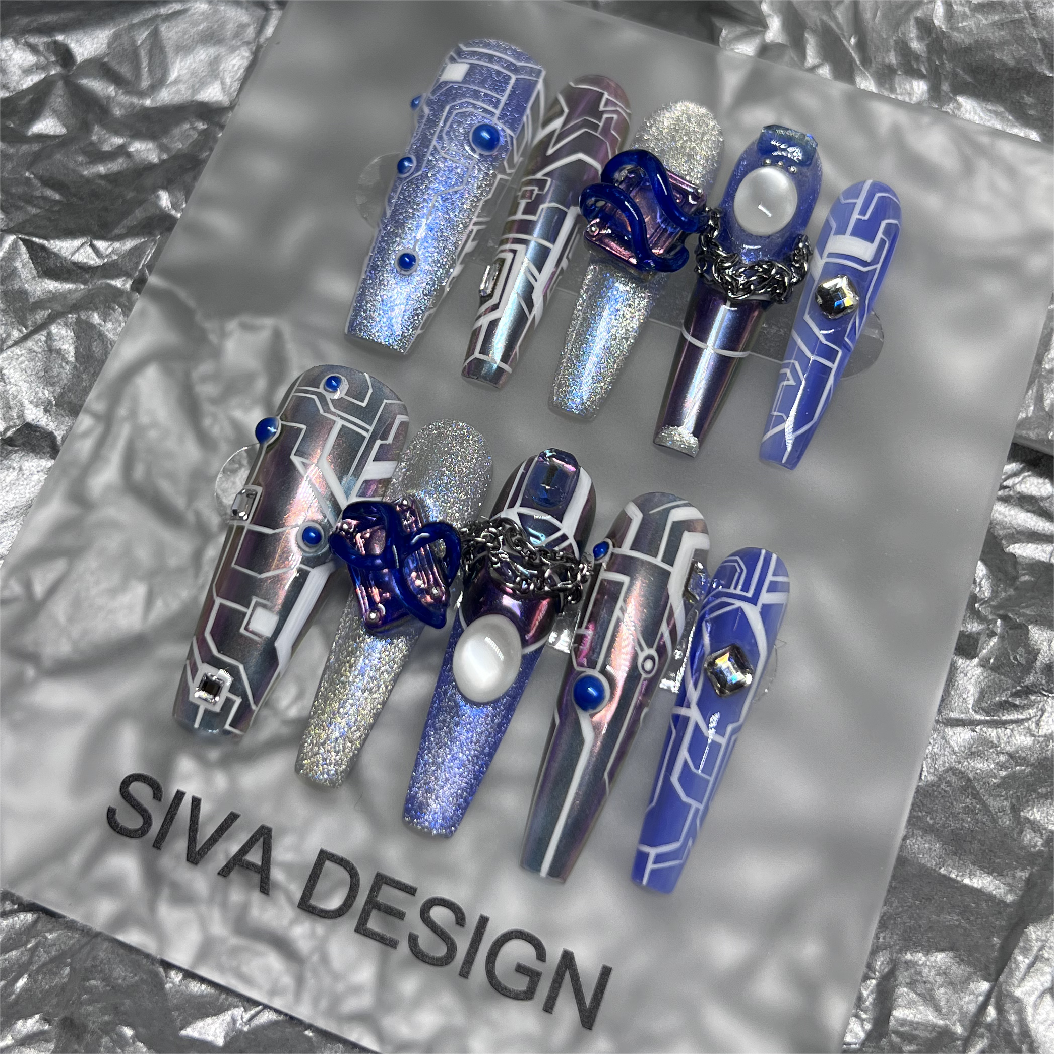 Siva Nail, Cyber ​​Balance, ongles à coller faits main de style futuriste