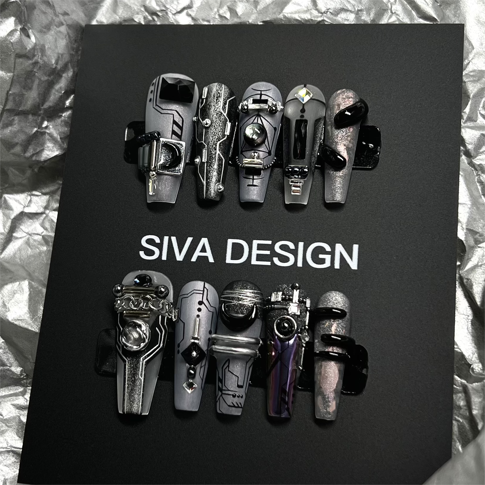 Siva Nail, Magic Planet, faux ongles futuristes faits main