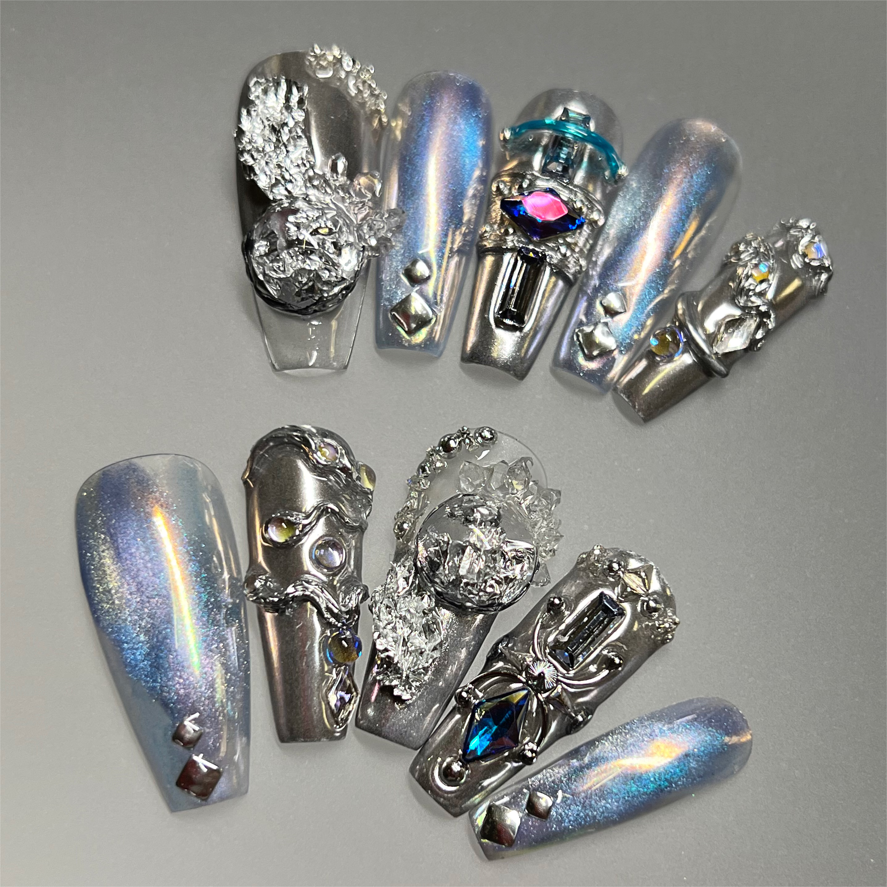 Siva Nail, Cosmic Silver, ongles à coller faits main de style luxueux