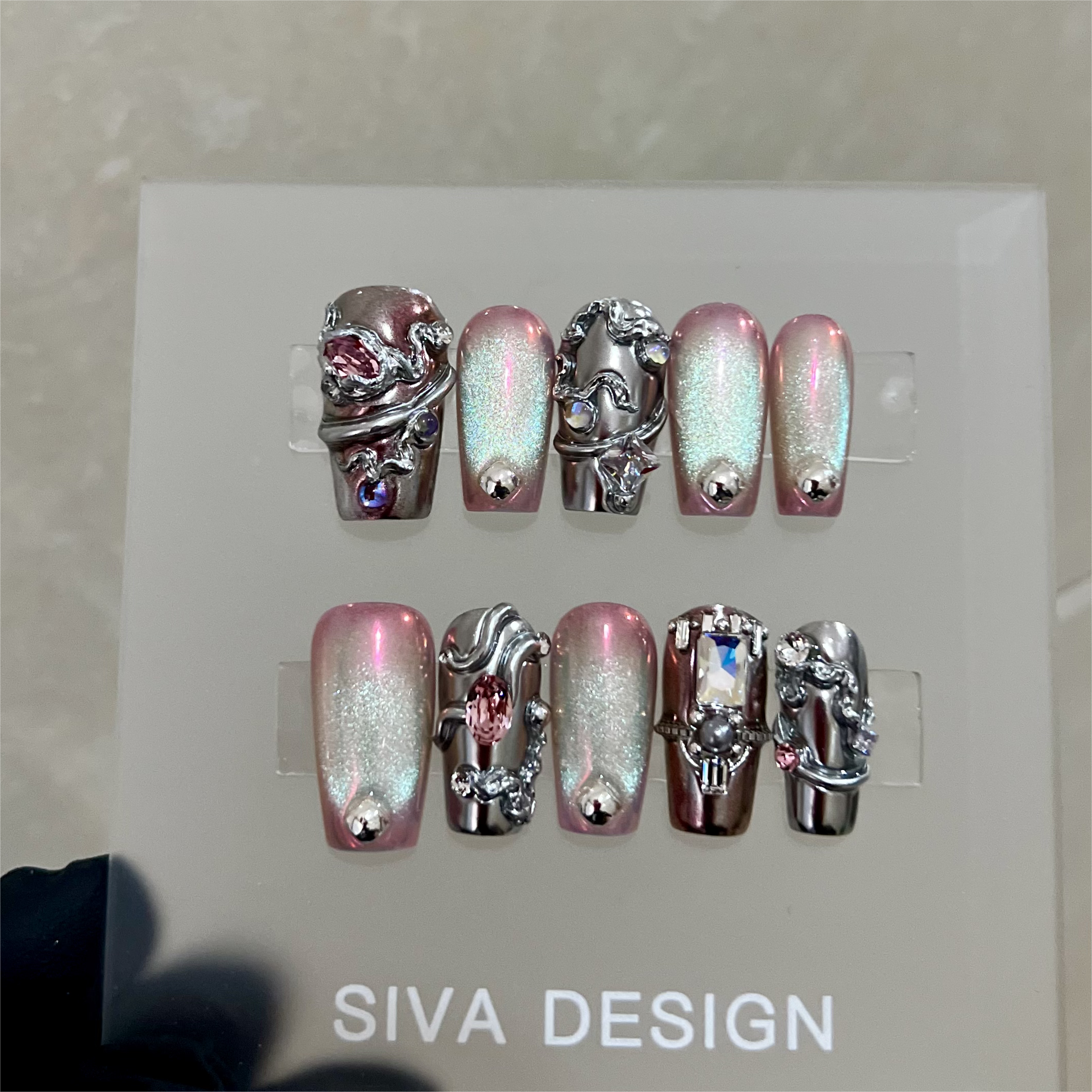 Siva Nail, Eclipse Edge, Ongles à coller faits main de style métallique