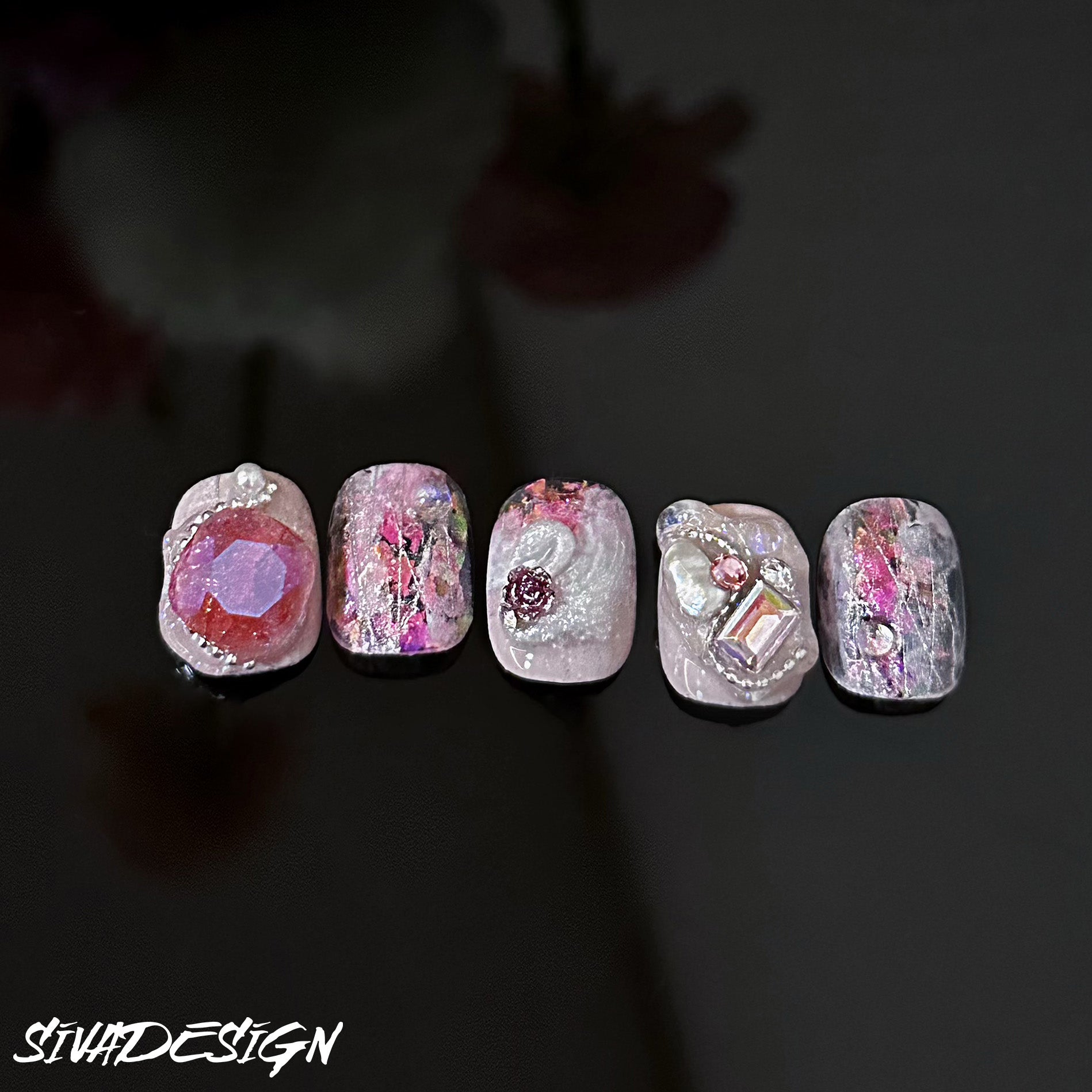 Siva Nail, Fantasy Diary, faux ongles roses de rêve faits main