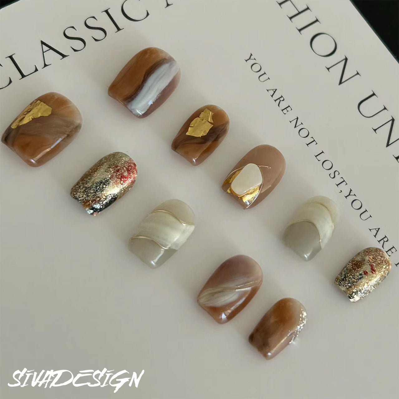 Siva Nail, Golden Drip, faux ongles faits main en marbre