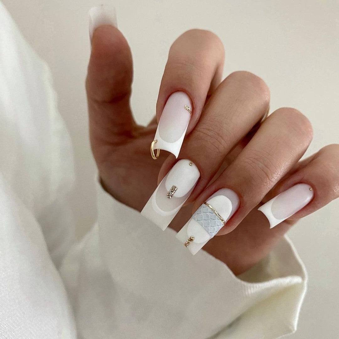 Siva Nail, Pureté, Élégante pointe française blanche, Ongles pressés faits main