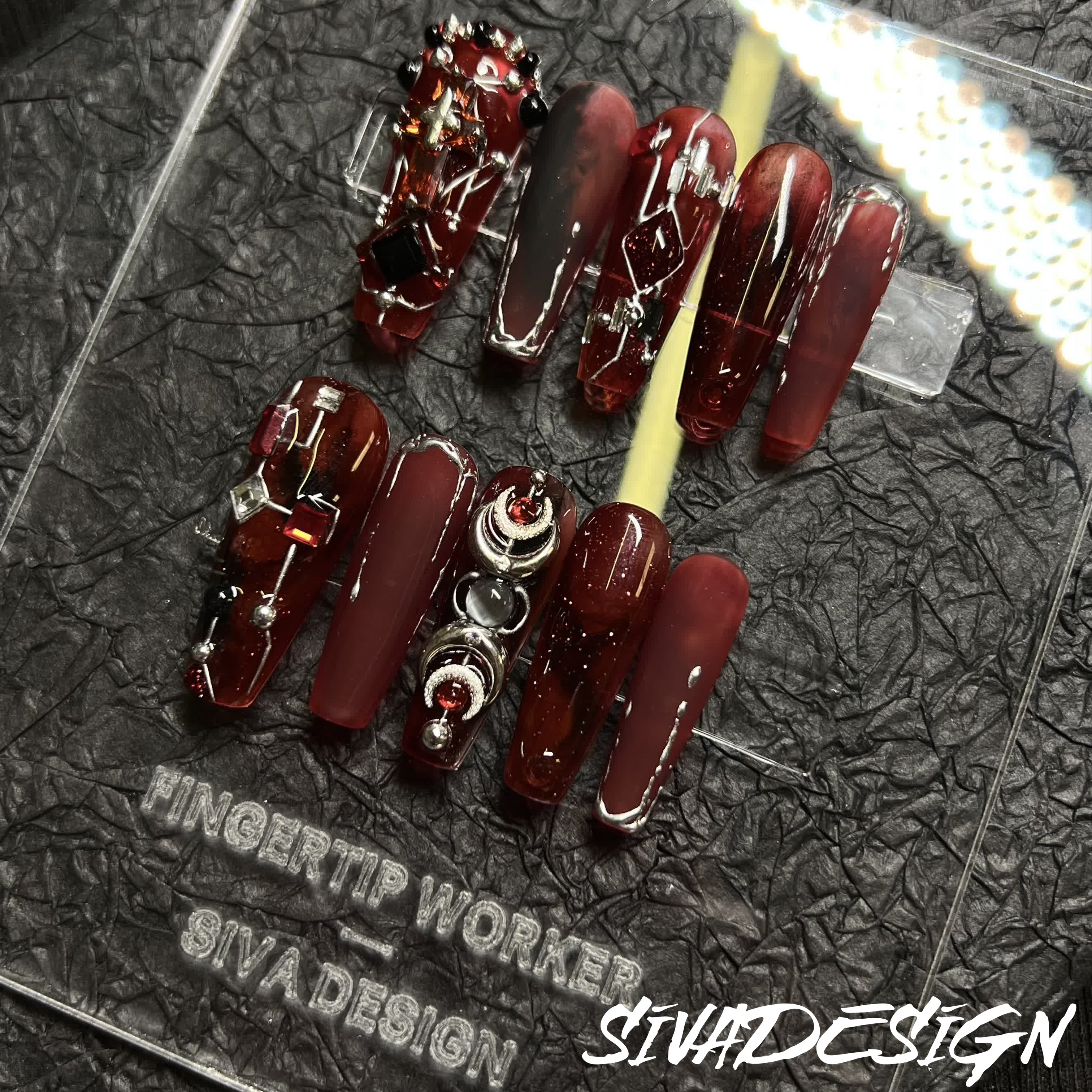 Siva Nail, Red Regalia, Regal Enchantment, Ongles à coller faits main