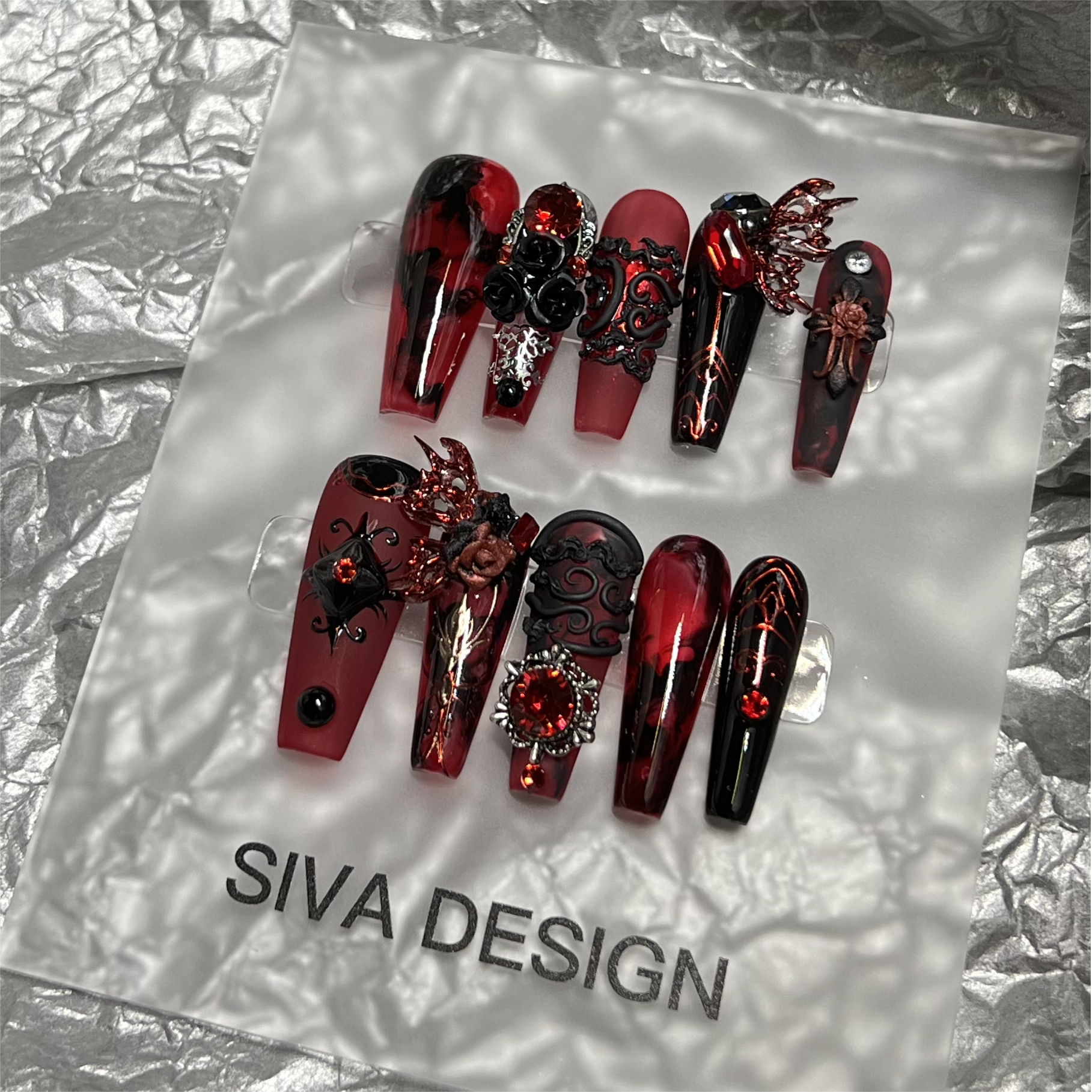 Siva Nail, Sixpence Personnalisé, Romance Gothique, Ongles à Presser Faits Main