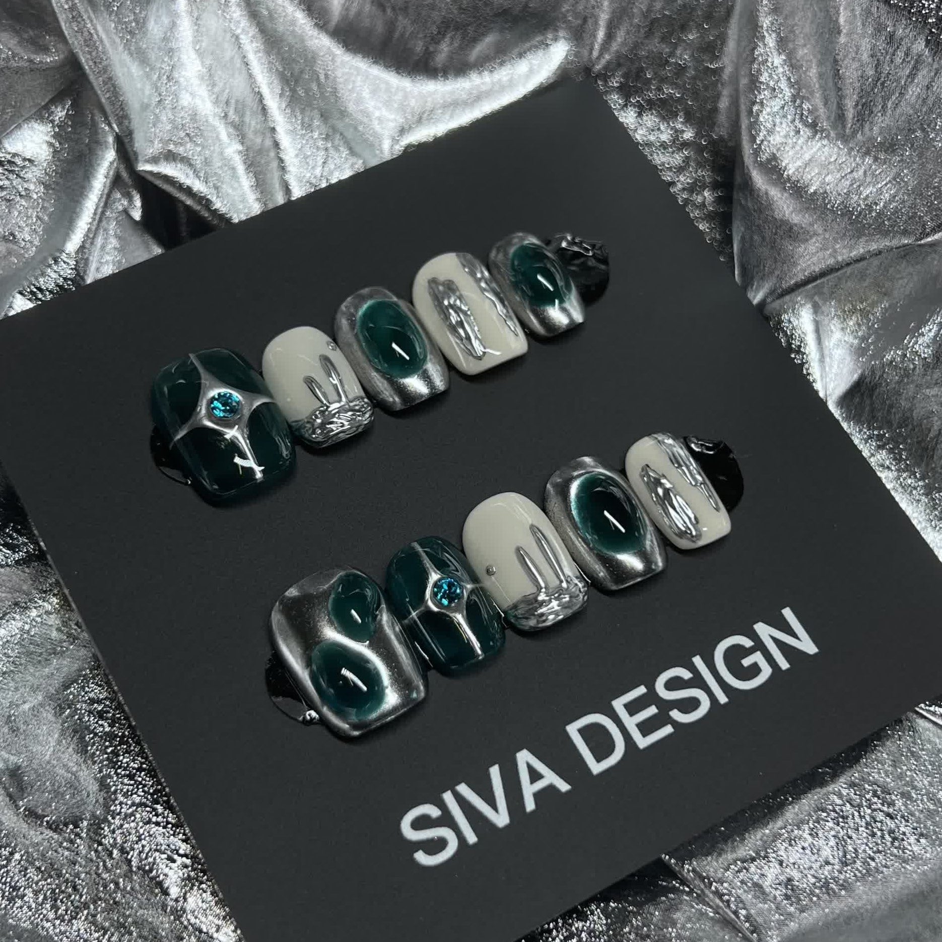 Siva Nail, Verdant Vision, Travail du métal artistique, Ongles pressés faits main