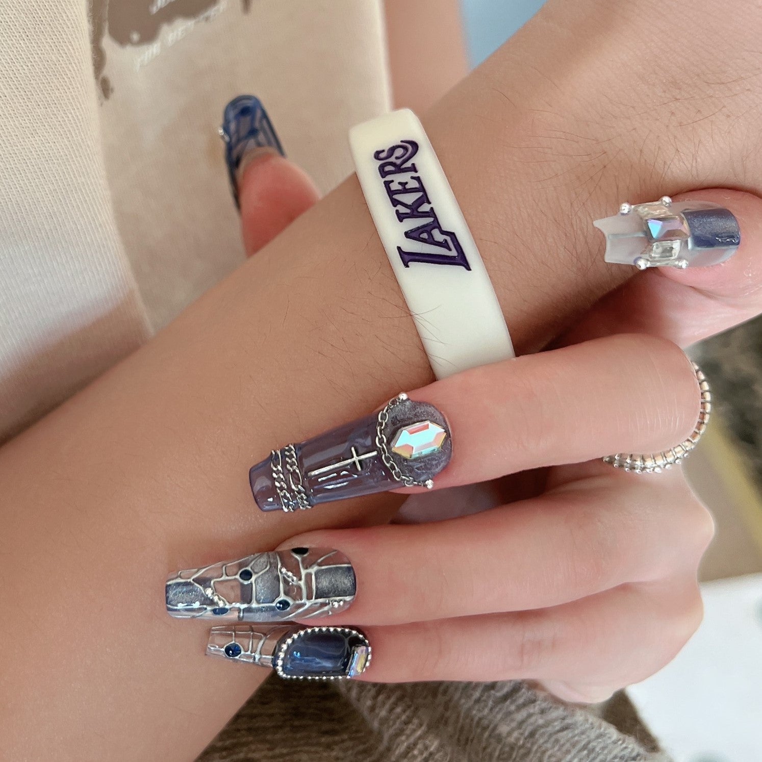 Siva Nail, circuit saphir, faux ongles faits main de style futuriste