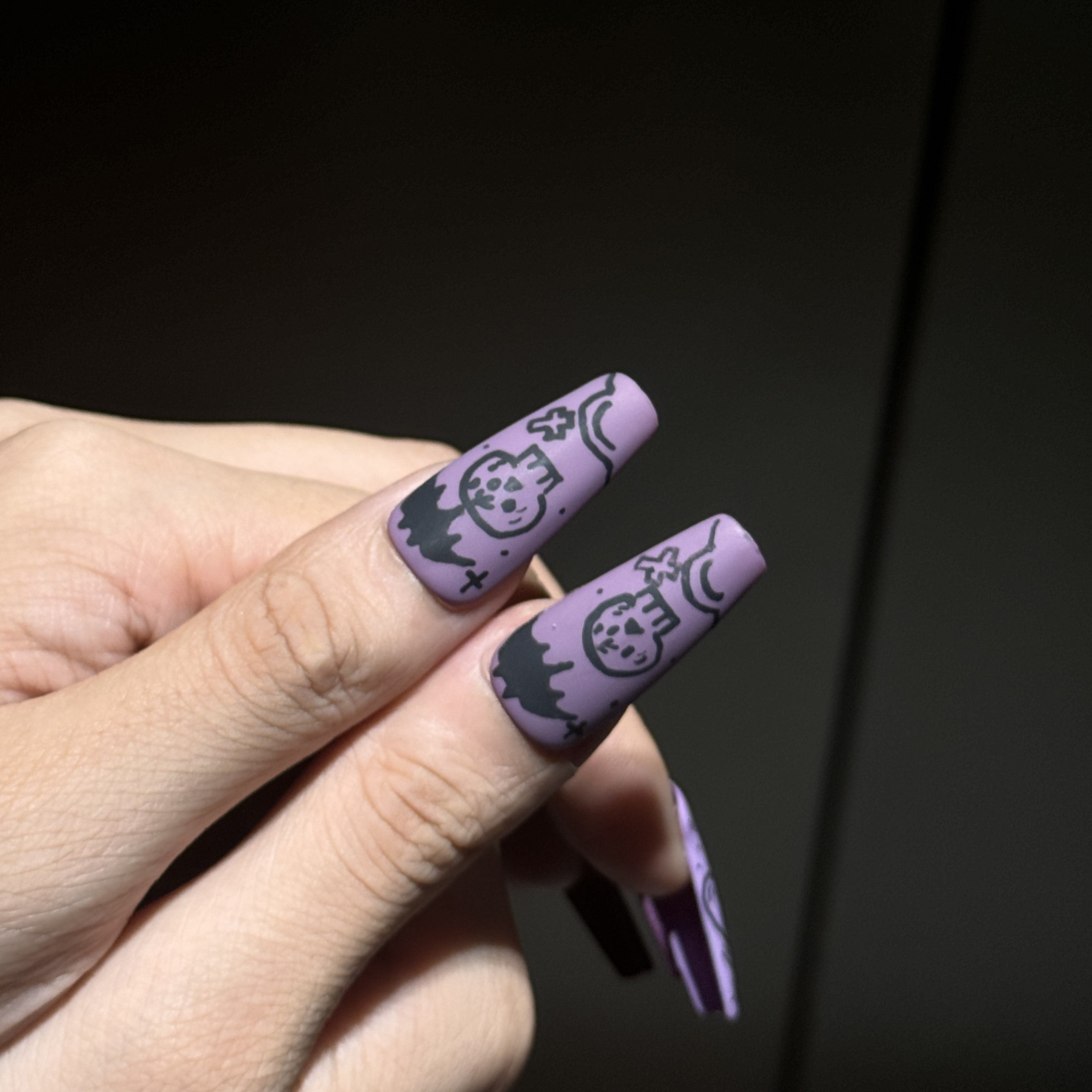 Siva Nail, Glyphes effrayants, ambiance Halloween, faux ongles faits main