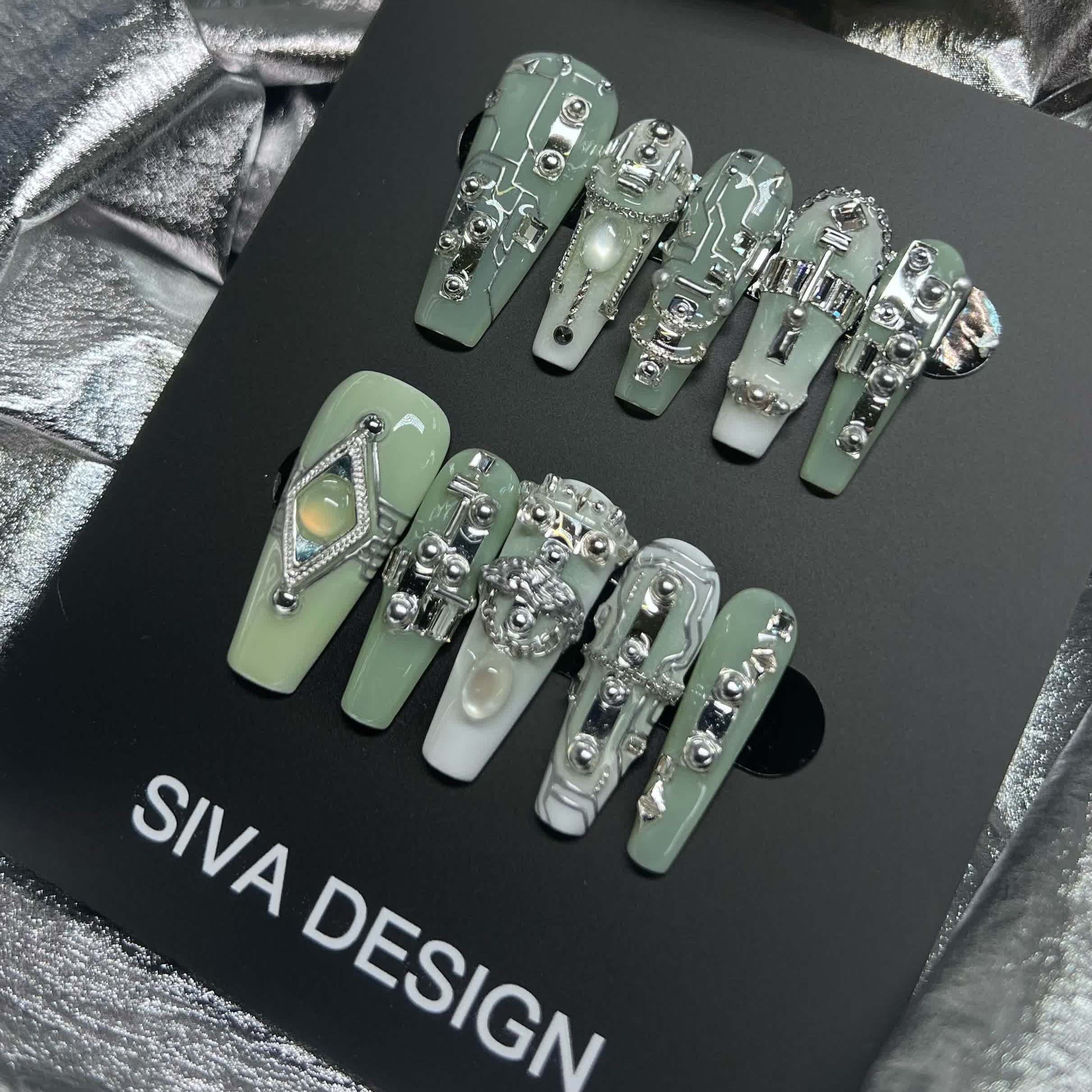 Siva Nail, Sage Nails (vert), Futuristic Glam, Ongles pressés faits main