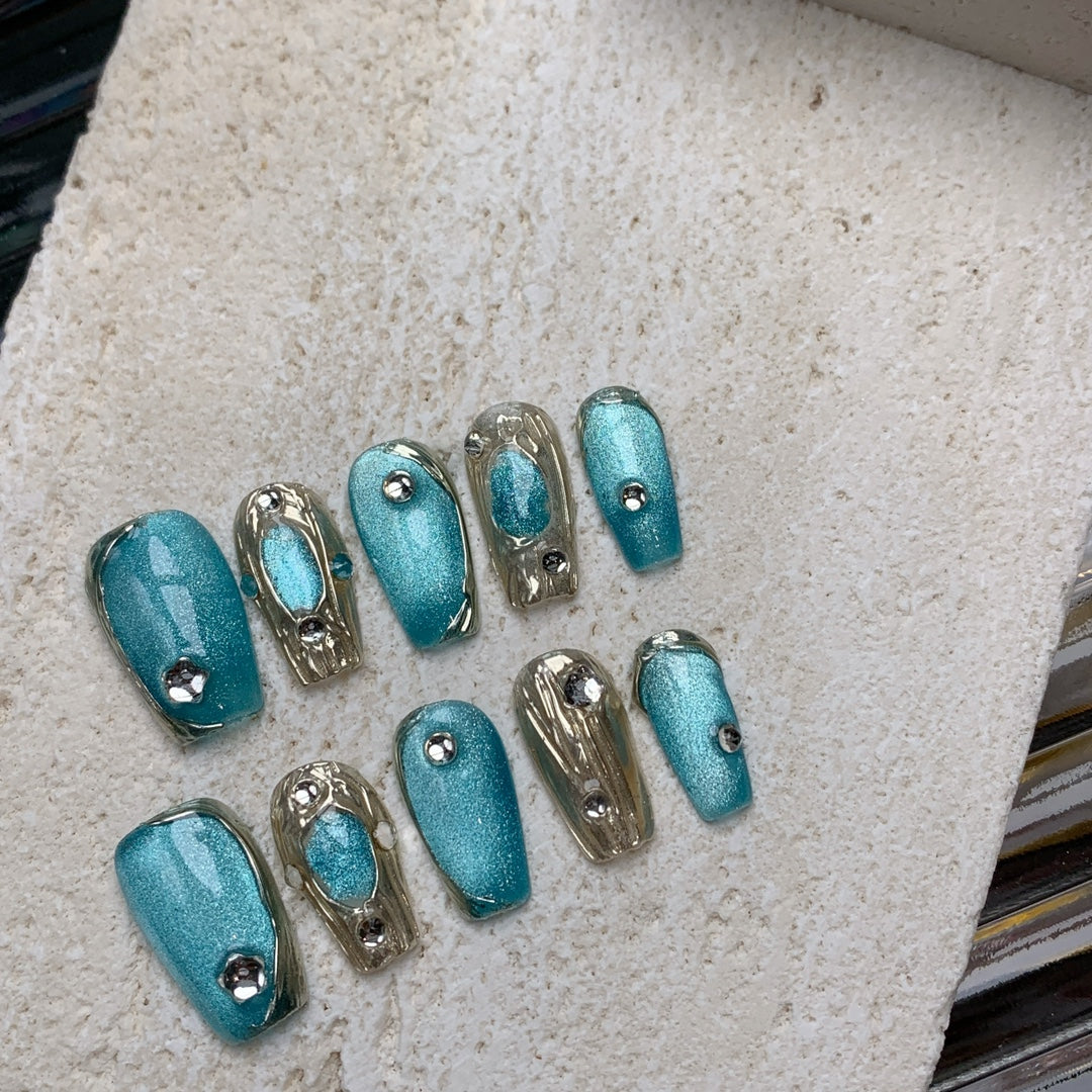 Siva Nail, Seafoam Treasure, Ongles à coller faits main à paillettes métalliques bleues de plage