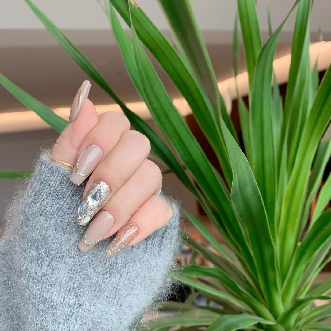 Siva Nail, élégance subtile, luxe classique, ongles à coller faits main