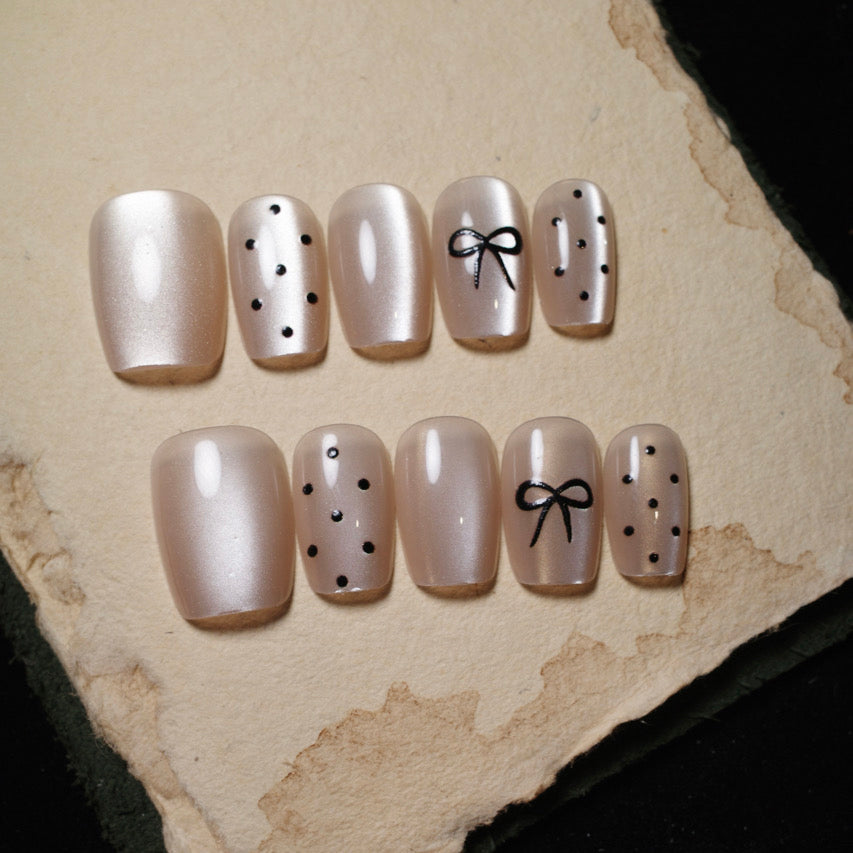 Siva Nail, pois et nœuds classiques, pois ludiques, ongles à coller faits main