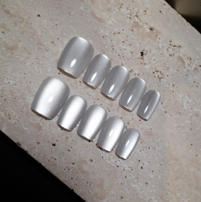 Siva Nail, Silken Shadows (blanc), Pure Elegance, faux ongles faits main